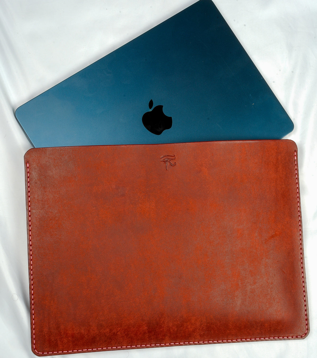Handgenähte MacBook Hülle · Pueblo-Leder von Badalassi Carlo ·Rot