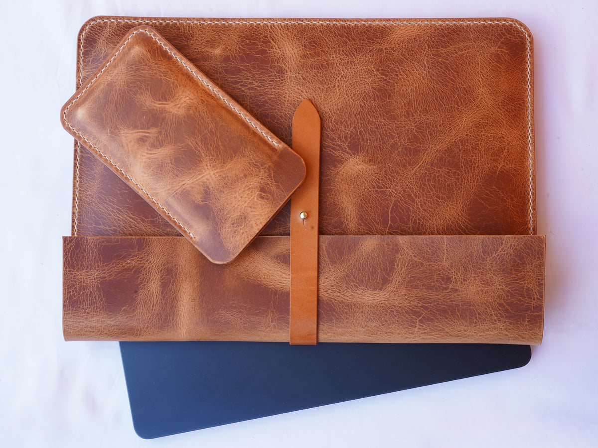 MacBook Sleeve Leder | Handgenäht | Waxy Bone – Badalassi Carlo | iPad & MacBook 11–16 Zoll (Kopie) (Kopie)