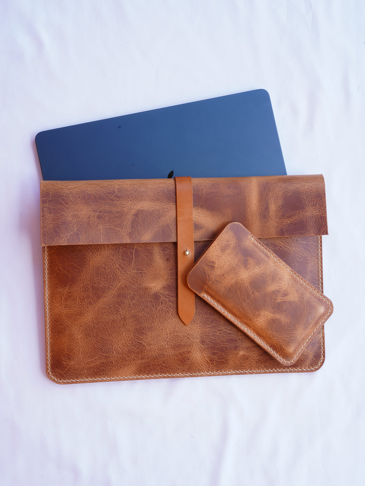Housse MacBook en cuir cousue main | Housse en cuir Air Pro 13 14 15 16 | Badalassi Carlo | Bone