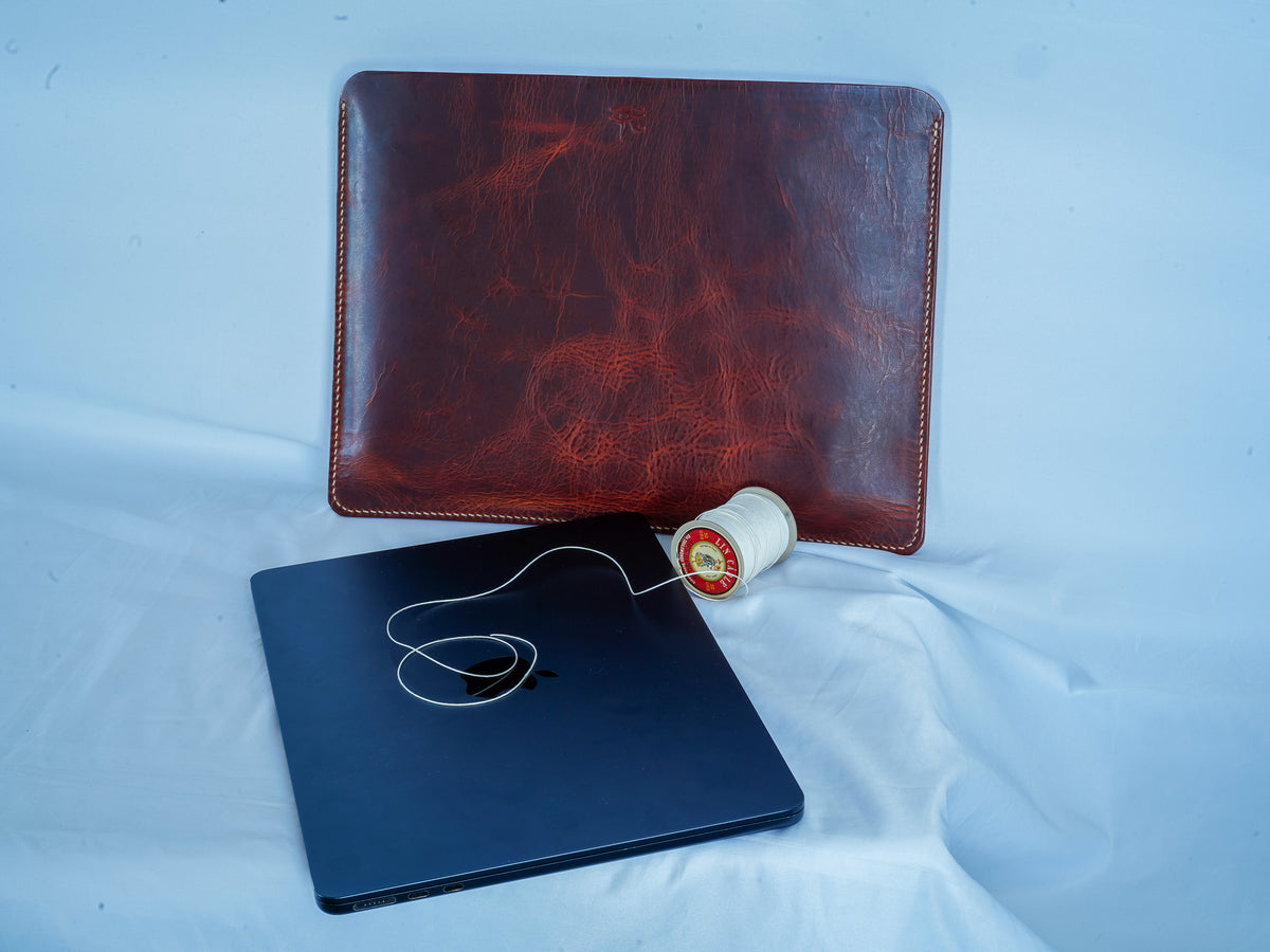 Hand-stitched leather MacBook case | Leather case for Air Pro 13, 14, 15, 16 | Tuscan leather | Badalassi Carlo
