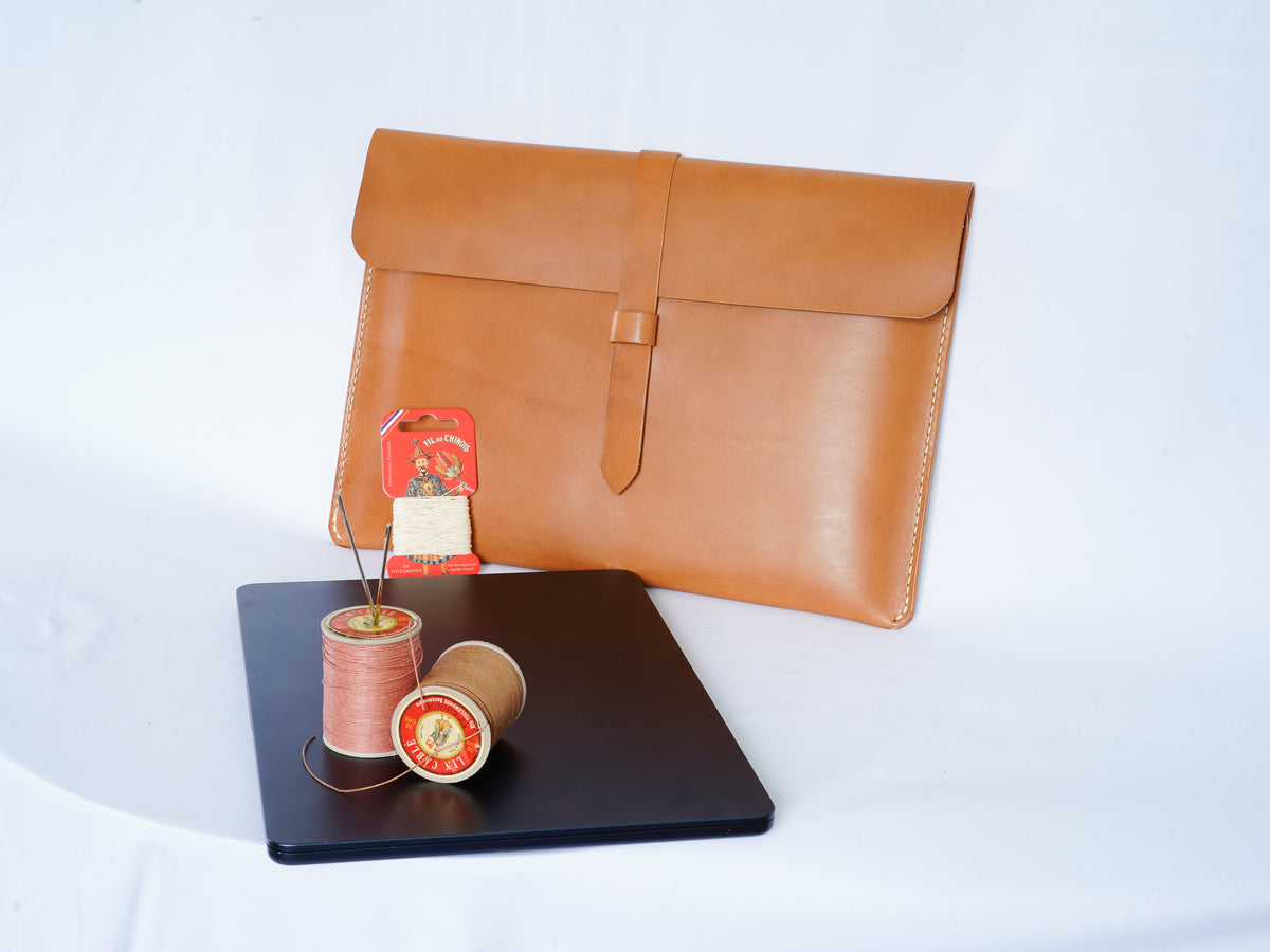 Handgefertigte MacBook Lederhülle | Buttero-Leder Conceria Walpier | Karamell | iPad & MacBook Sleeve 11–16 Zoll