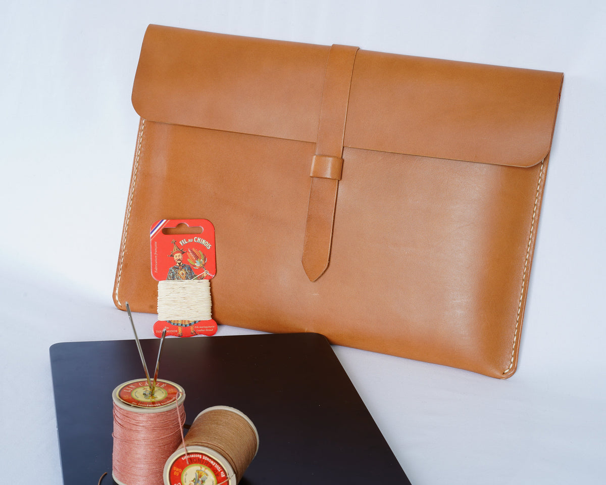 Handgefertigte MacBook Lederhülle | Buttero-Leder Conceria Walpier | Karamell | iPad & MacBook Sleeve 11–16 Zoll