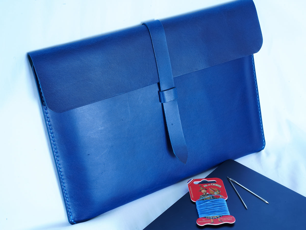 Handgefertigte MacBook Lederhülle | Buttero-Leder Conceria Walpier | Marineblau | iPad & MacBook Sleeve 11–16 Zoll (Kopie) (Kopie)