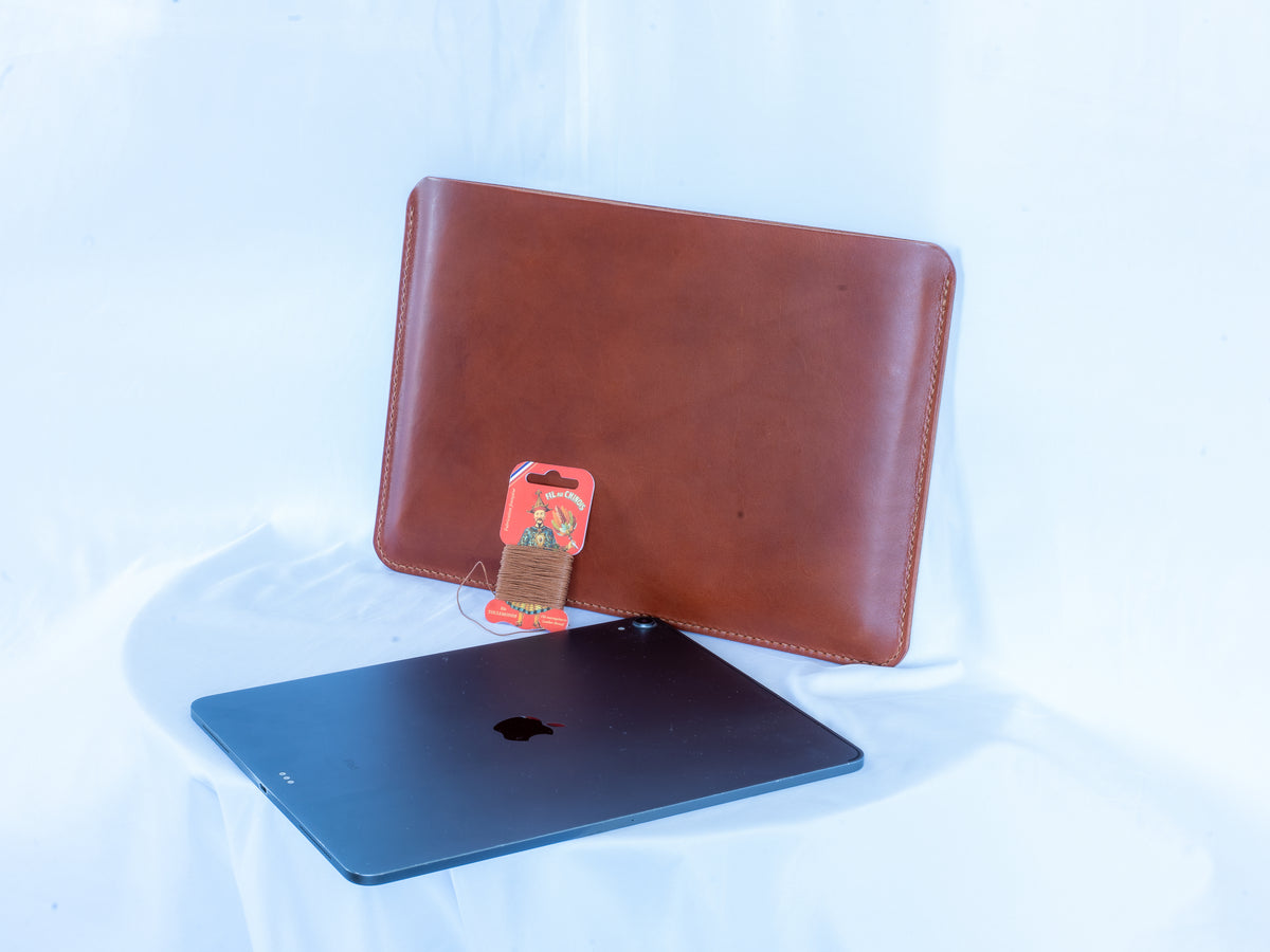 Housse MacBook en cuir cousue main | Housse en cuir Air Pro 13 14 15 16 | Badalassi Carlo | Bone
