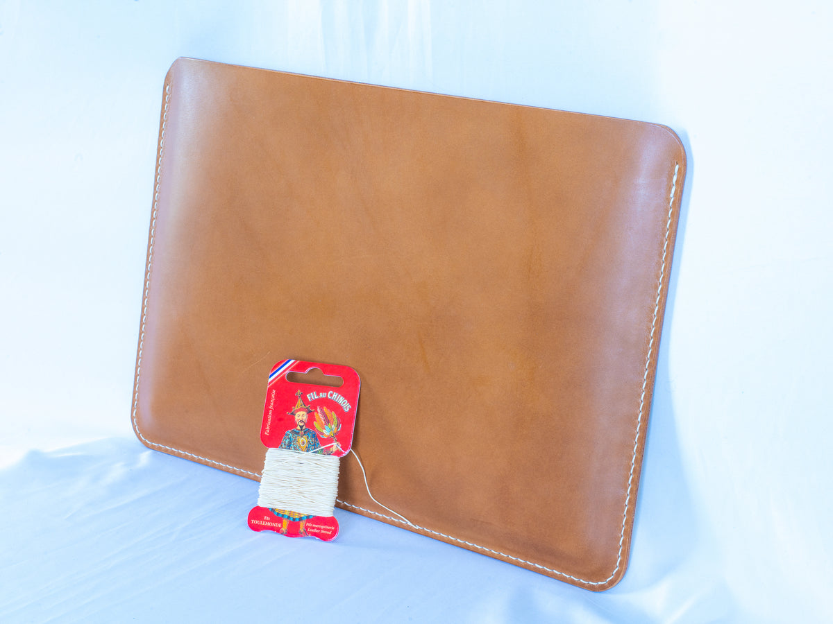 Housse MacBook en cuir cousue main | Housse en cuir Air Pro 13 14 15 16 | Badalassi Carlo | Bone