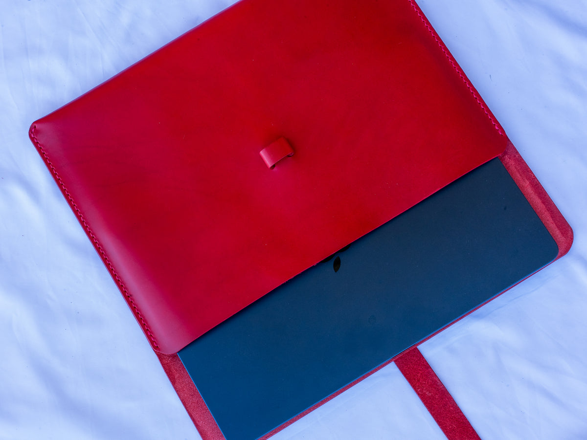 Handgefertigte MacBook Lederhülle | Buttero-Leder Conceria Walpier | Rot | iPad & MacBook Sleeve 11–16 Zoll (Kopie)