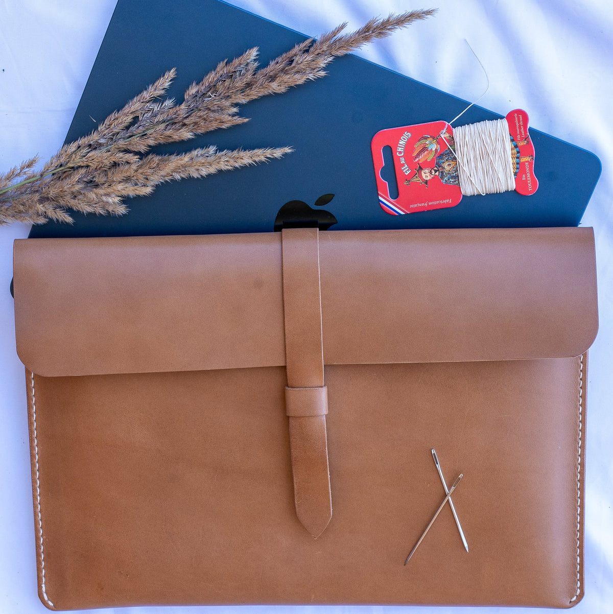 Handgefertigte MacBook Lederhülle | Buttero-Leder Conceria Walpier | Karamell | iPad & MacBook Sleeve 11–16 Zoll