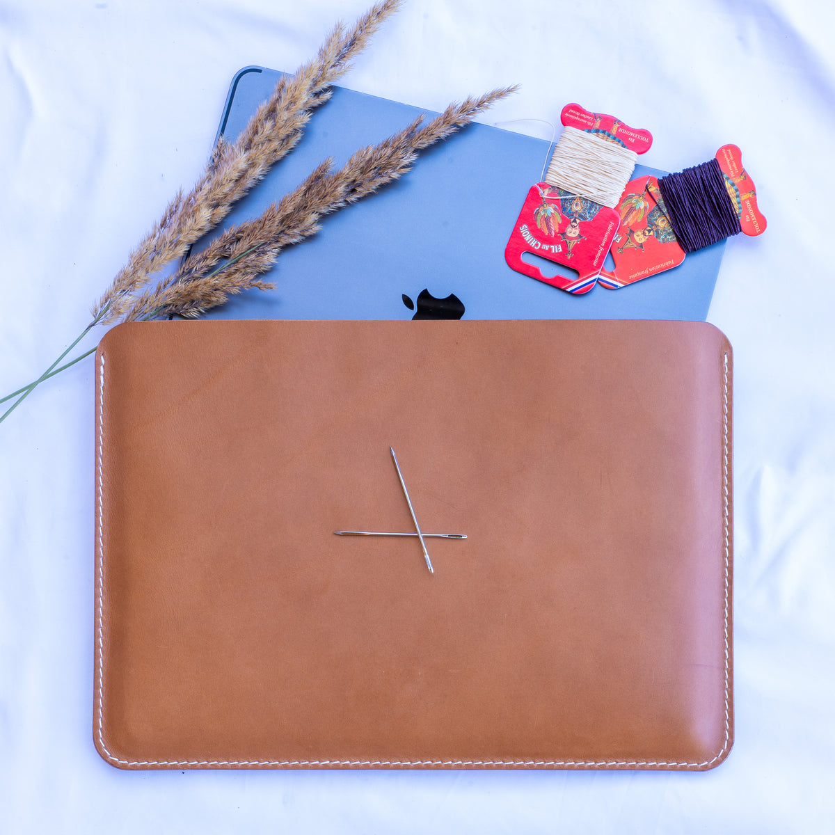 Handgefertigte MacBook Lederhülle | Buttero-Leder Conceria Walpier | Karamell | iPad & MacBook Sleeve 11–16 Zoll
