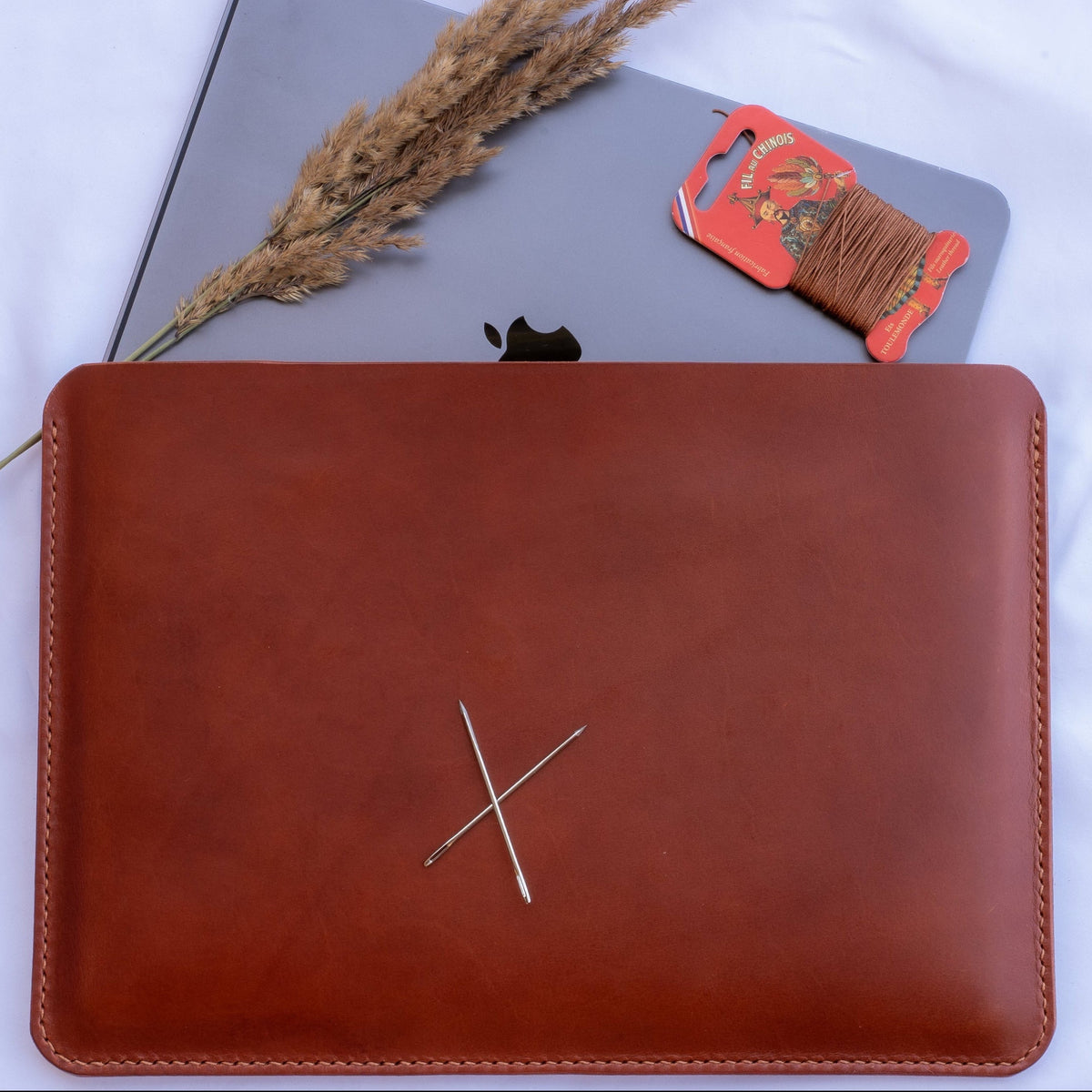 Housse MacBook en cuir cousue main | Housse en cuir Air Pro 13 14 15 16 | Badalassi Carlo | Bone