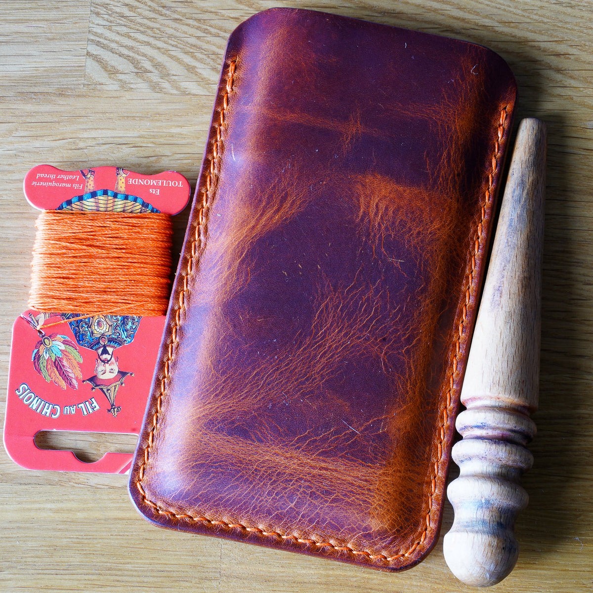 Hand-stitched iPhone leather case – Every seam is handcrafted • iPhone case made of Tuscan leather