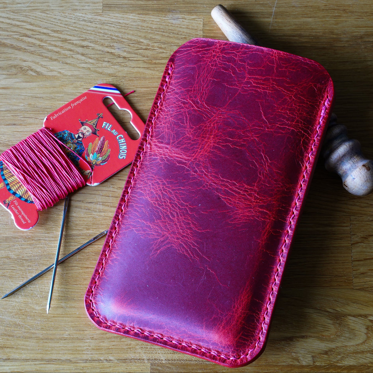 Hand-stitched iPhone leather case – Every seam is handcrafted • iPhone case made of Tuscan leather