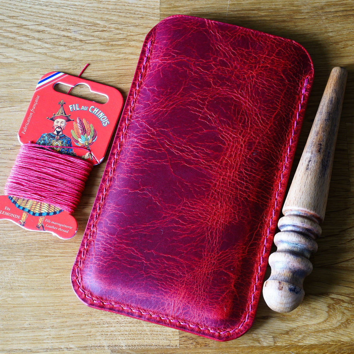 Hand-stitched iPhone leather case – Every seam is handcrafted • iPhone case made of Tuscan leather