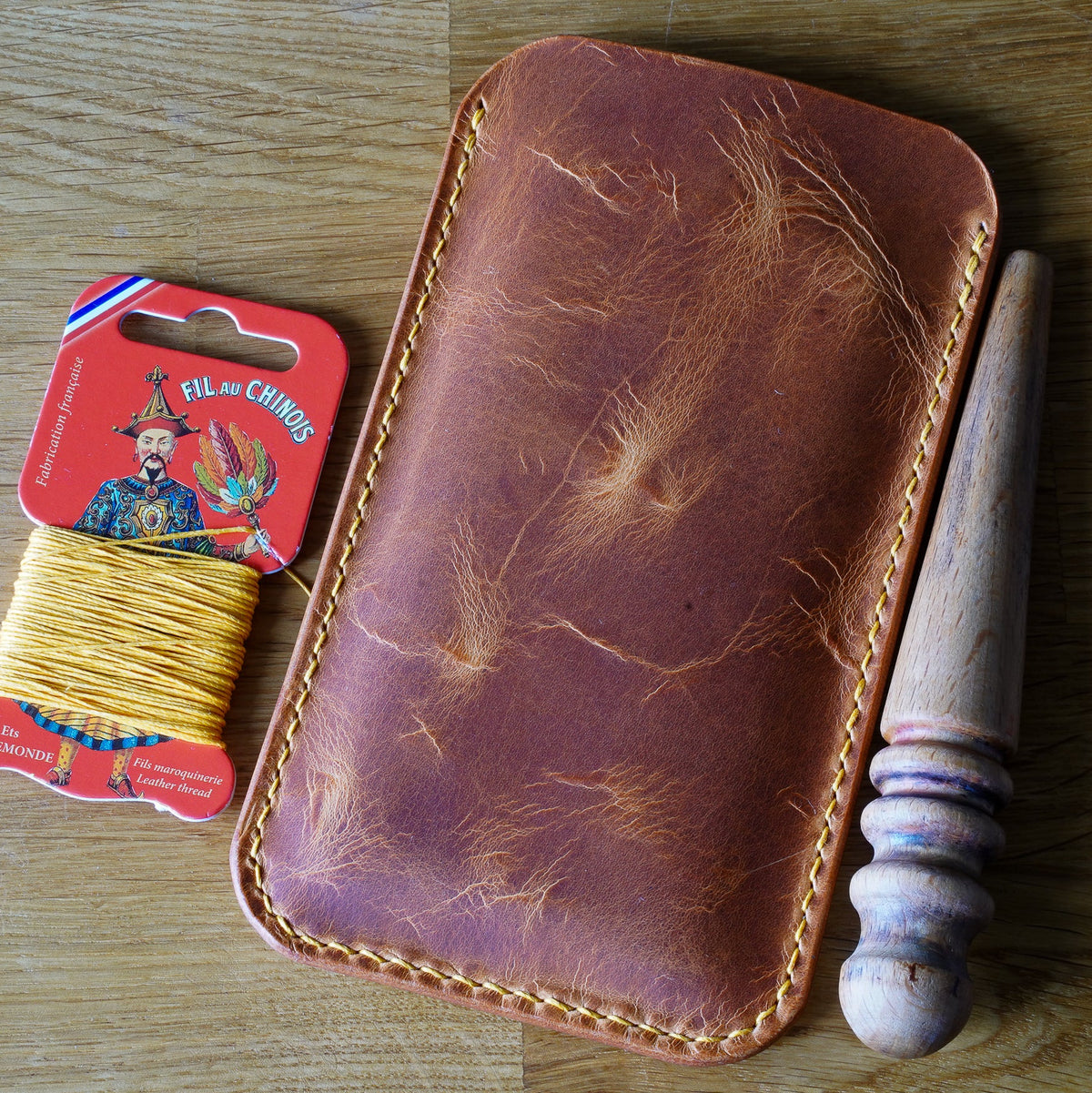 Hand-stitched iPhone leather case – Every seam is handcrafted • iPhone case made of Tuscan leather