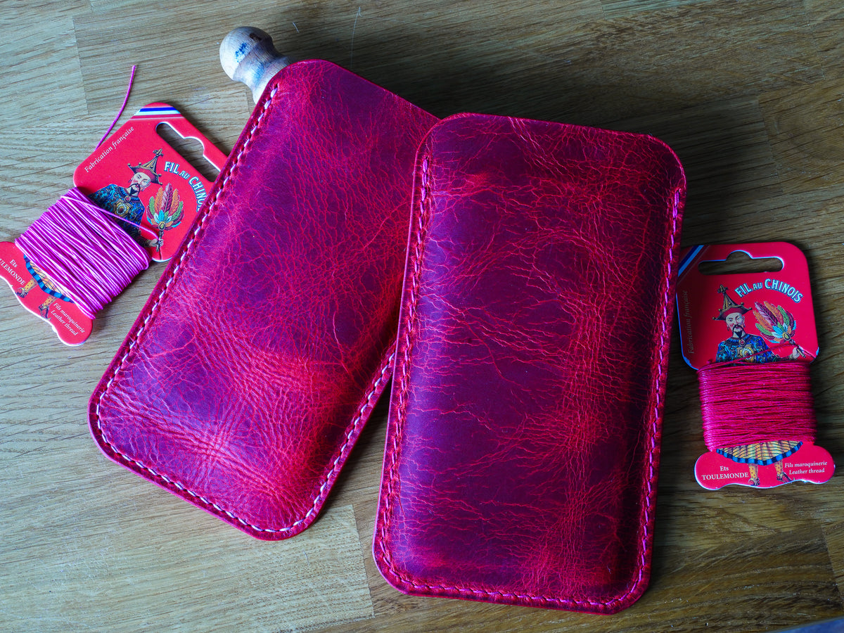 Hand-stitched iPhone leather case – Every seam is handcrafted • iPhone case made of Tuscan leather