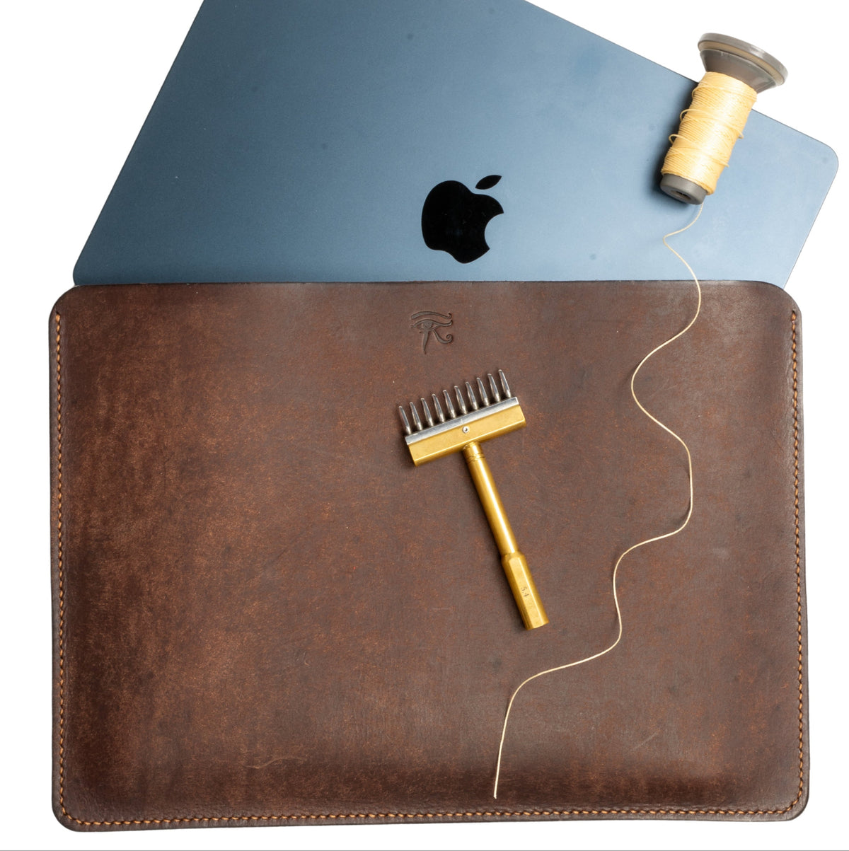 Handgenähte MacBook Hülle · Pueblo-Leder von Badalassi Carlo · Tabacco