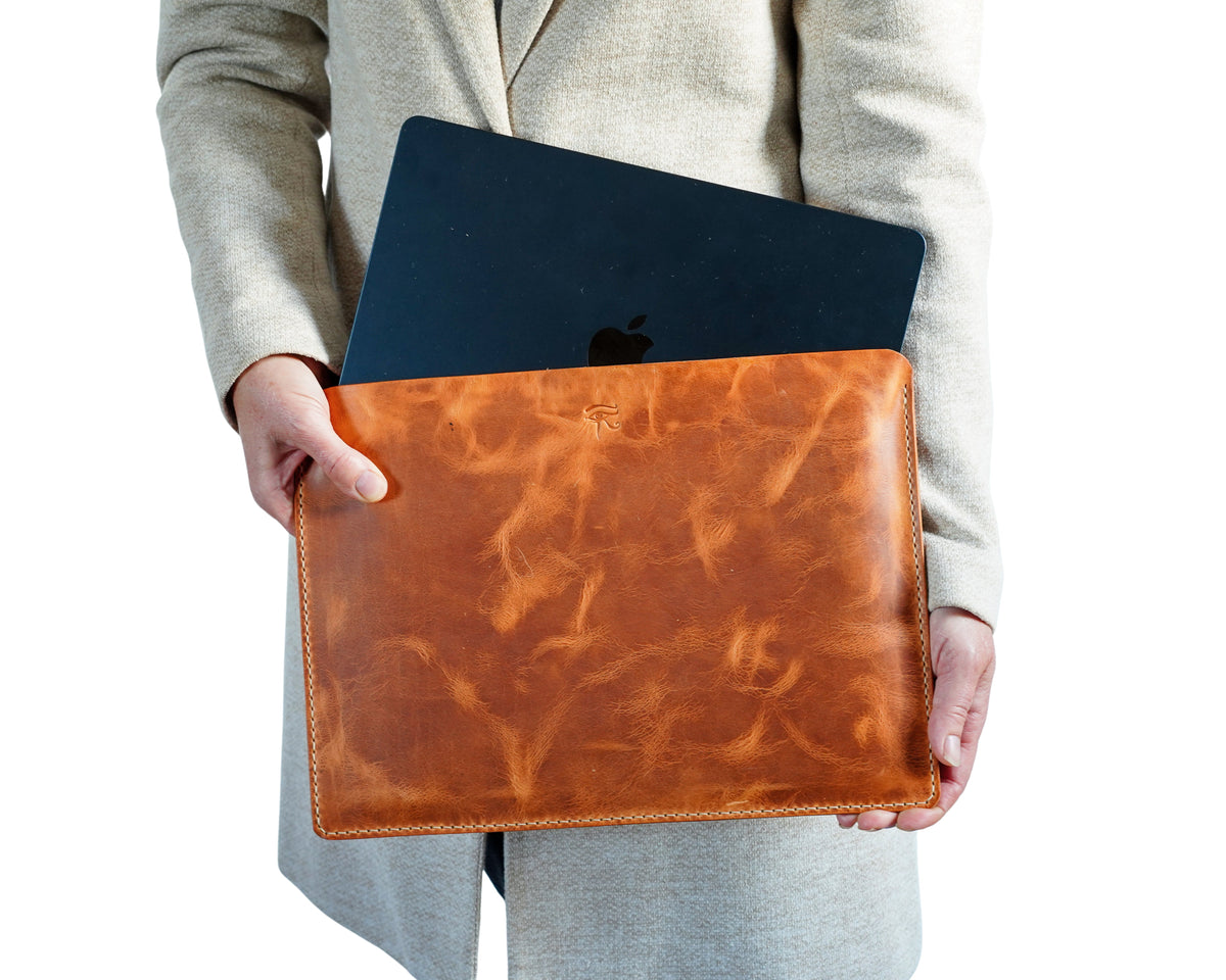 Housse MacBook en cuir cousue main | Housse en cuir Air Pro 13 14 15 16 | Badalassi Carlo | Bone