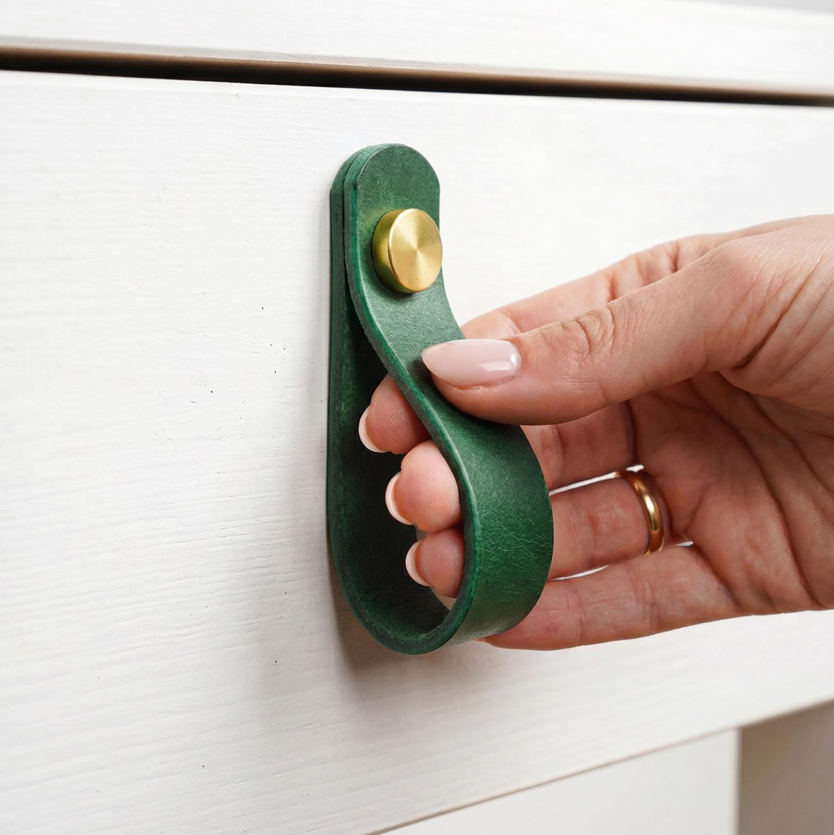 Handmade Leather Handles | Drawer Pulls & Cabinet Knobs | For IKEA Pax Kallax Hemnes | Vegetable Tanned Leather | Made in Germany