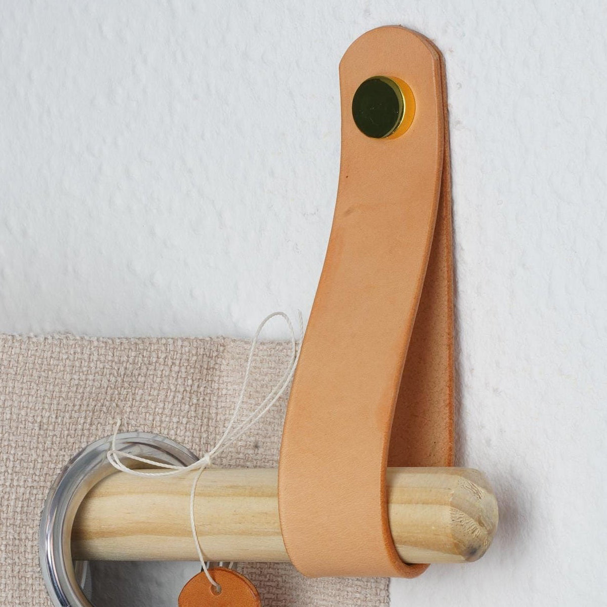 Leder Raffhalter – Vorhangstangenhalter – Gardinstangenhalter. Butteroleder