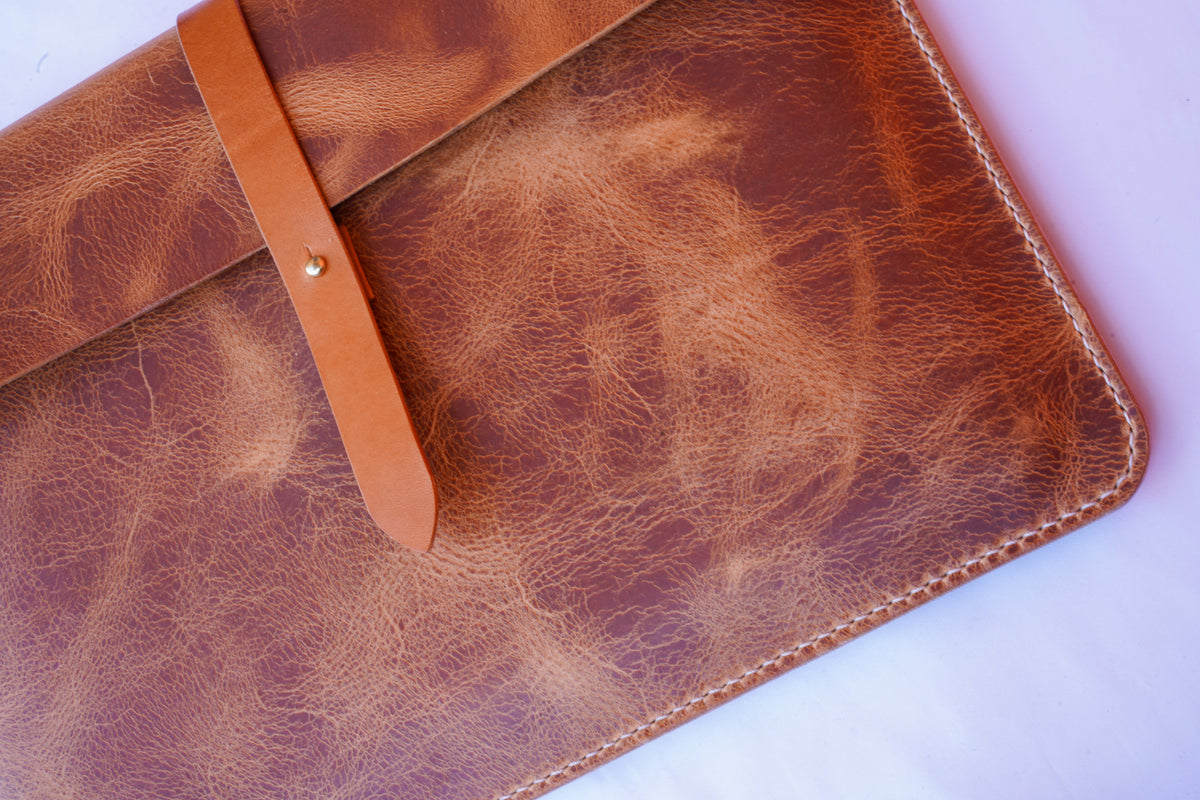 MacBook Sleeve Leder | Handgenäht | Waxy Bone – Badalassi Carlo | iPad & MacBook 11–16 Zoll (Kopie) (Kopie)