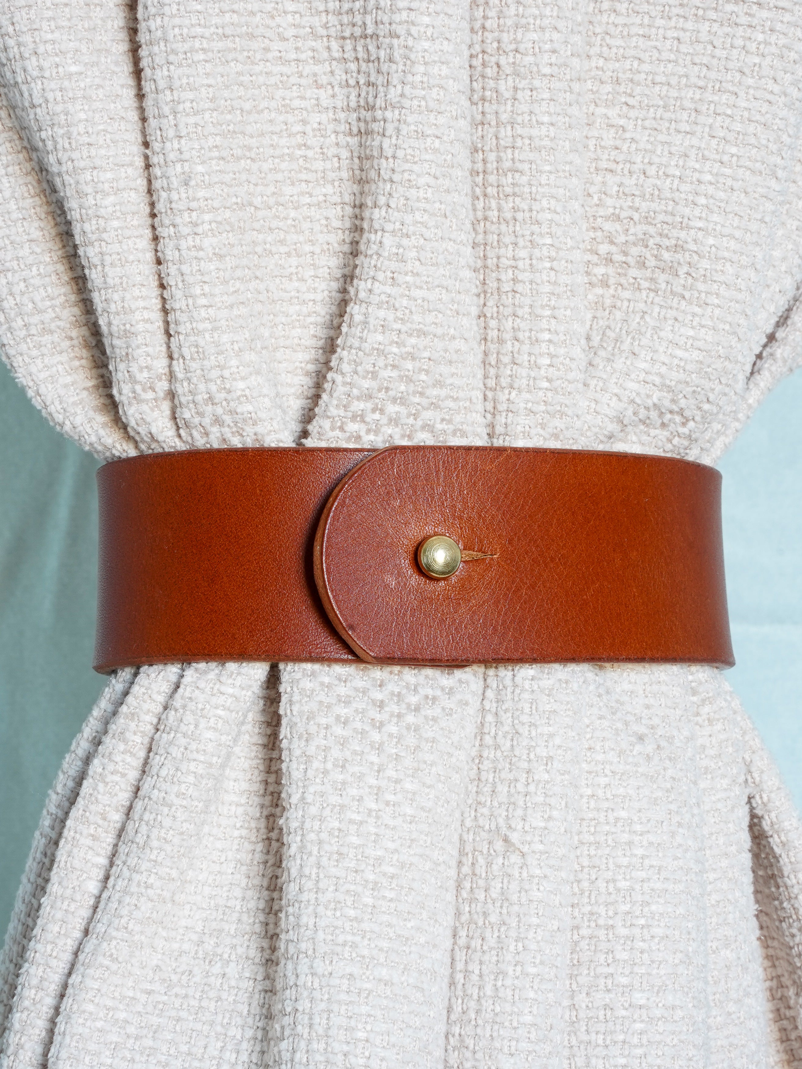 Leder Raffhalter Handmade – Gardinenhalter Veg Tan Buttero | Conceria Walpier | 14 Farben | 5 Größen | Ohne Bohren