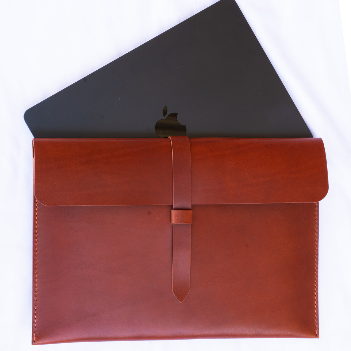 Handgefertigte MacBook Lederhülle | Buttero-Leder Conceria Walpier | Cognac | iPad & MacBook Sleeve 11–16 Zoll (Kopie) (Kopie) (Kopie) (Kopie) (Kopie) (Kopie)