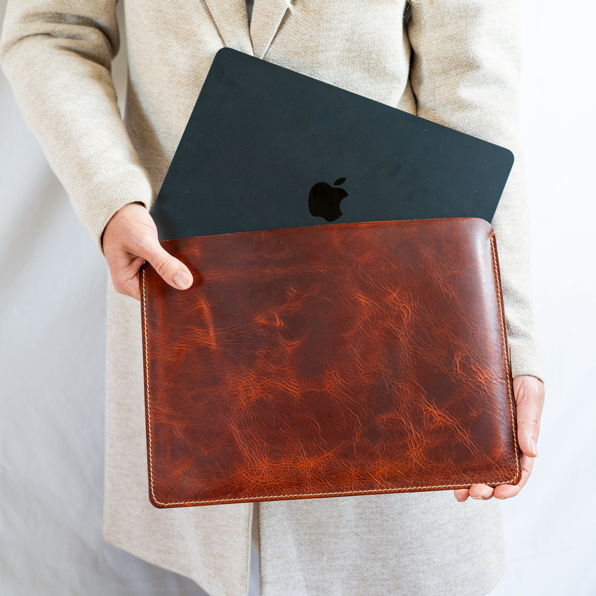 Hand-stitched leather MacBook case | Leather case for Air Pro 13, 14, 15, 16 | Tuscan leather | Badalassi Carlo