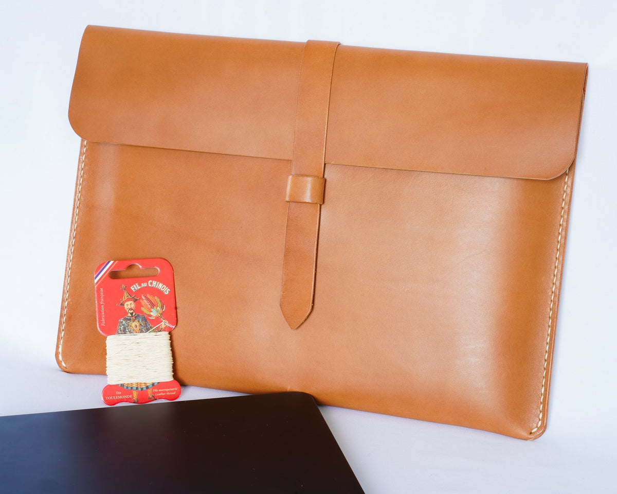 Handgefertigte MacBook Lederhülle | Buttero-Leder Conceria Walpier | Karamell | iPad & MacBook Sleeve 11–16 Zoll