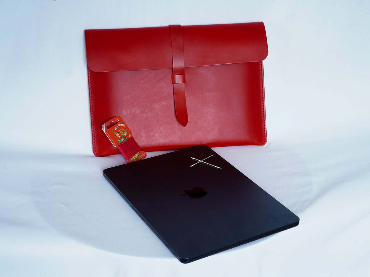 Handgefertigte MacBook Lederhülle | Buttero-Leder Conceria Walpier | Rot | iPad & MacBook Sleeve 11–16 Zoll (Kopie)