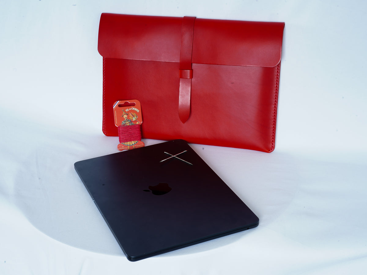 Handgefertigte MacBook Lederhülle | Buttero-Leder Conceria Walpier | Rot | iPad & MacBook Sleeve 11–16 Zoll (Kopie)