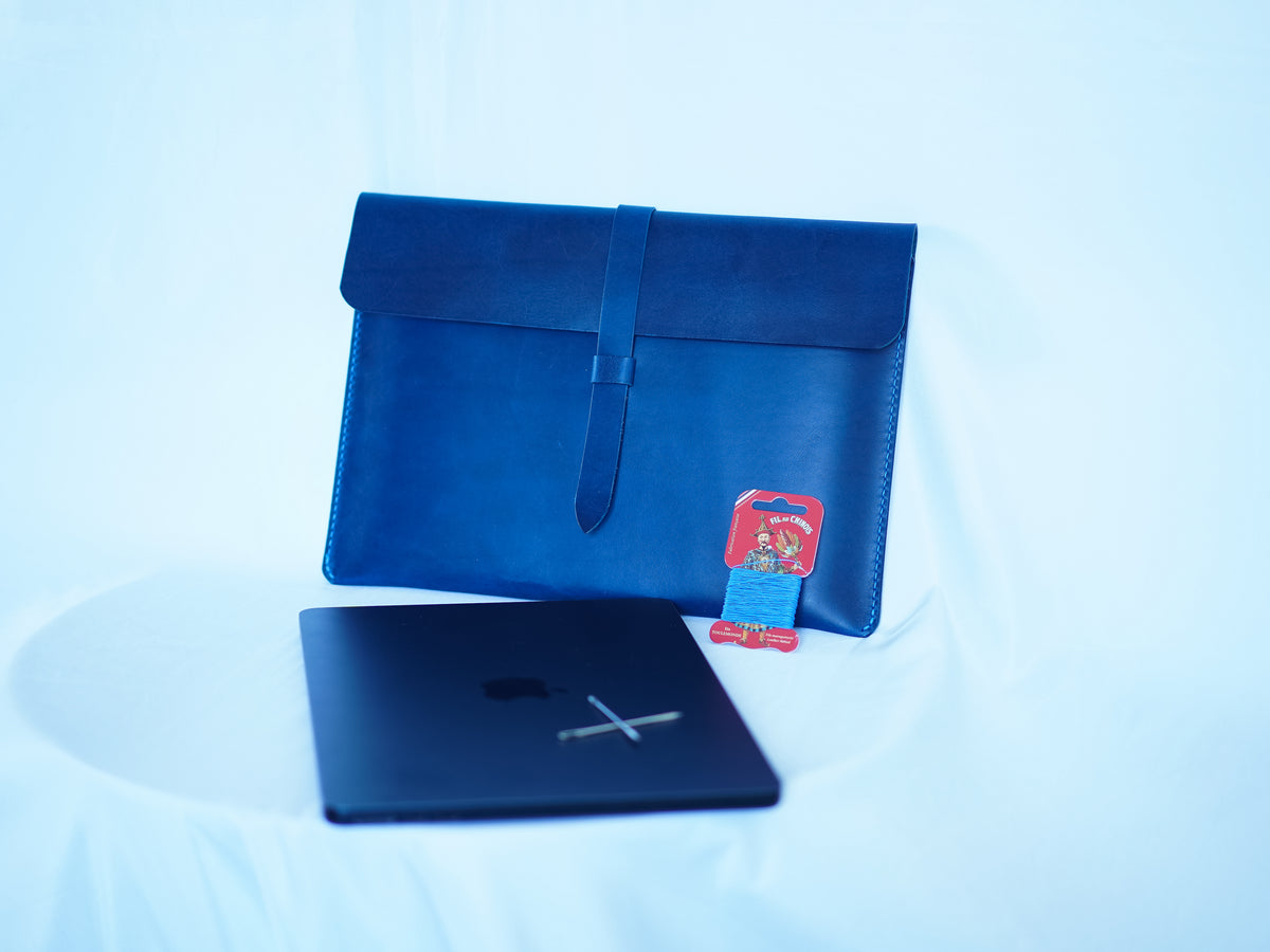 Handgefertigte MacBook Lederhülle | Buttero-Leder Conceria Walpier | Marineblau | iPad & MacBook Sleeve 11–16 Zoll (Kopie) (Kopie)