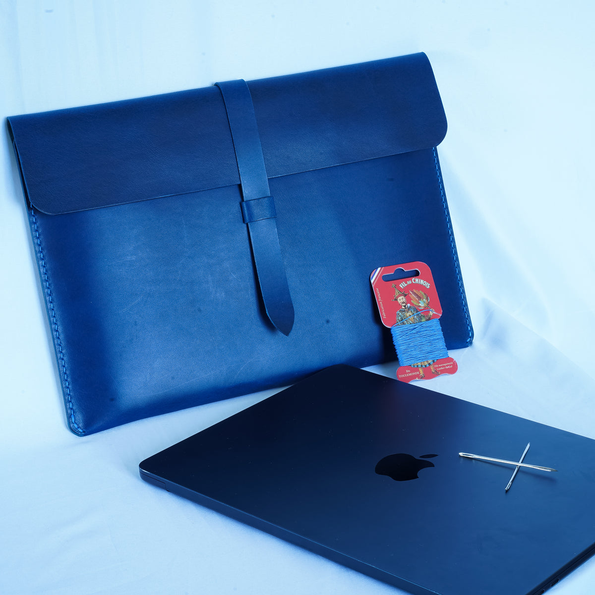 Handgefertigte MacBook Lederhülle | Buttero-Leder Conceria Walpier | Marineblau | iPad & MacBook Sleeve 11–16 Zoll (Kopie) (Kopie)