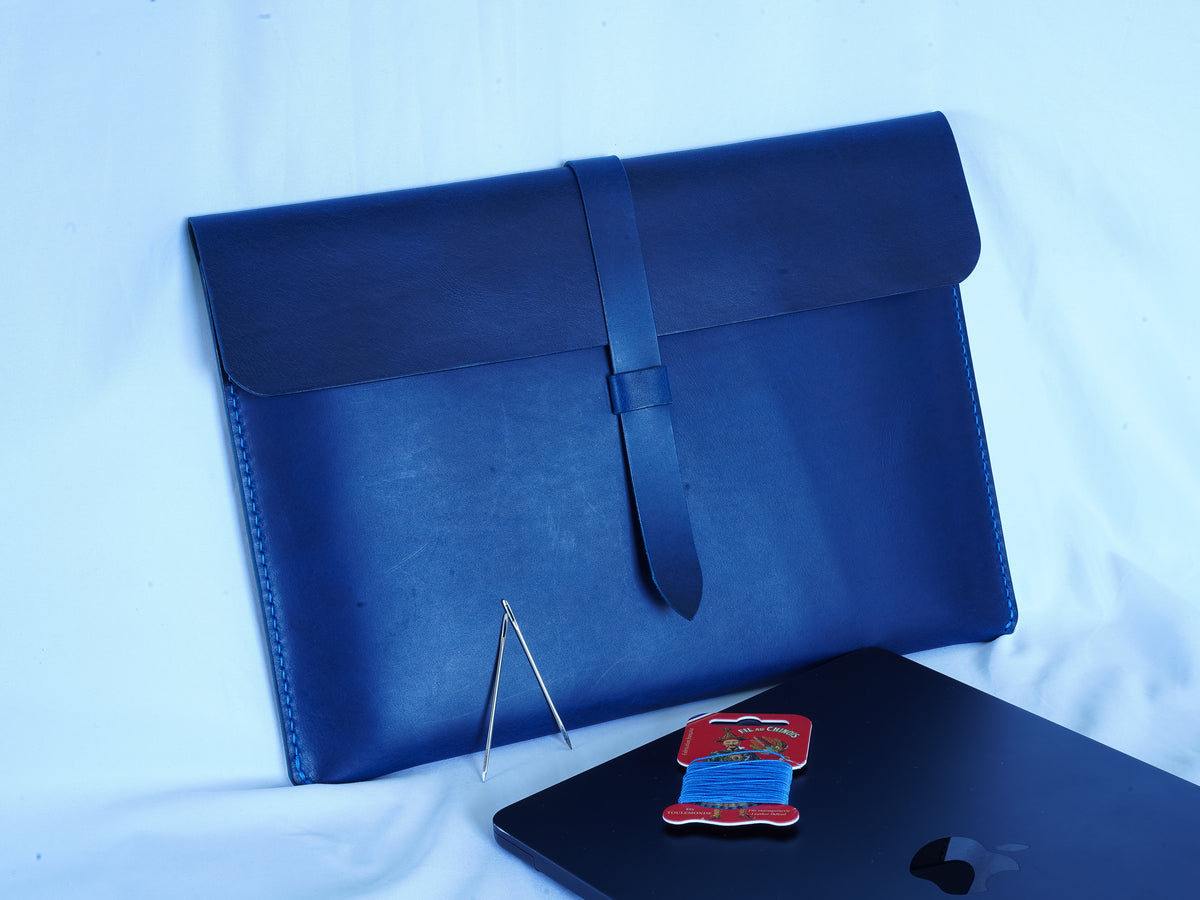 Handgefertigte MacBook Lederhülle | Buttero-Leder Conceria Walpier | Marineblau | iPad & MacBook Sleeve 11–16 Zoll (Kopie) (Kopie)