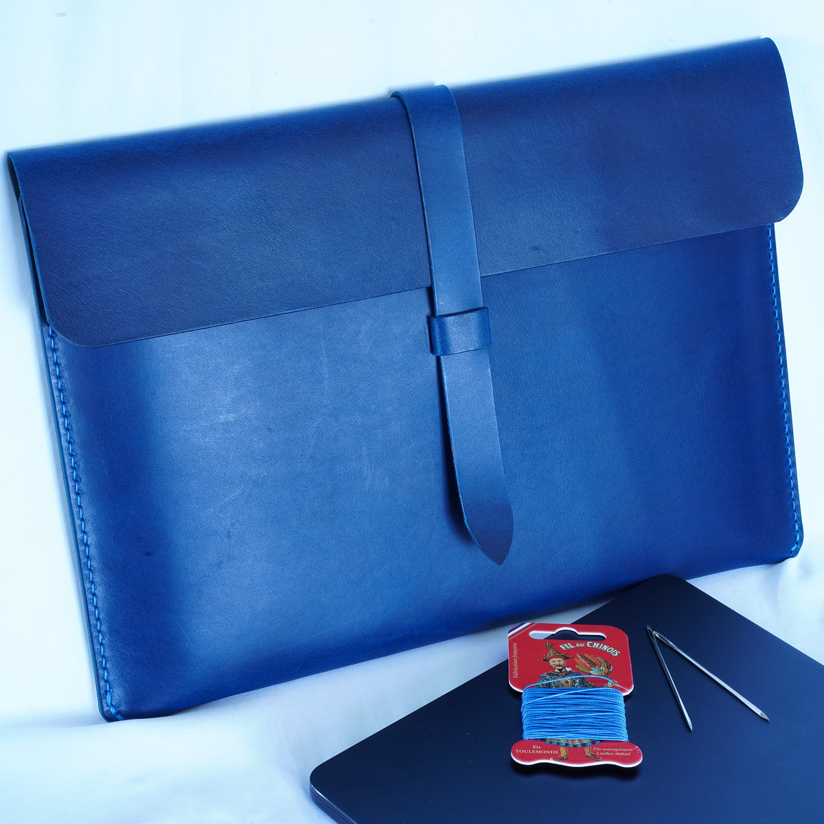 Handgefertigte MacBook Lederhülle | Buttero-Leder Conceria Walpier | Marineblau | iPad & MacBook Sleeve 11–16 Zoll (Kopie) (Kopie)