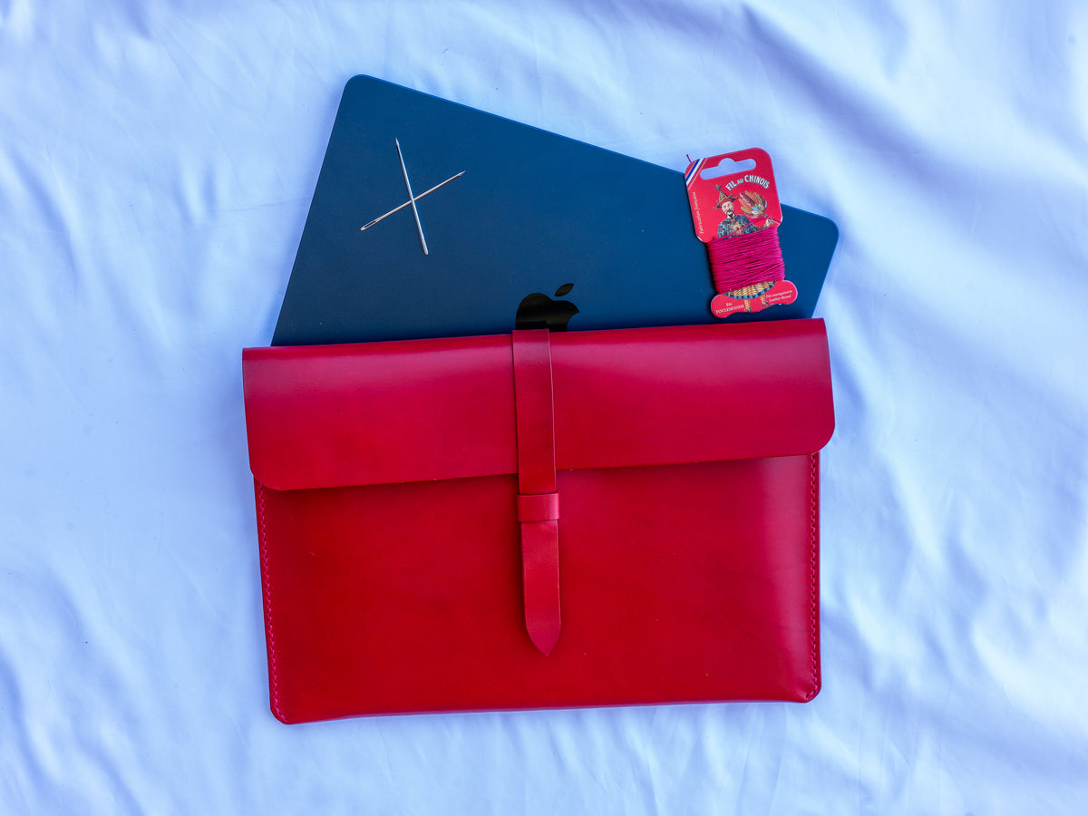 Handgefertigte MacBook Lederhülle | Buttero-Leder Conceria Walpier | Rot | iPad & MacBook Sleeve 11–16 Zoll (Kopie)