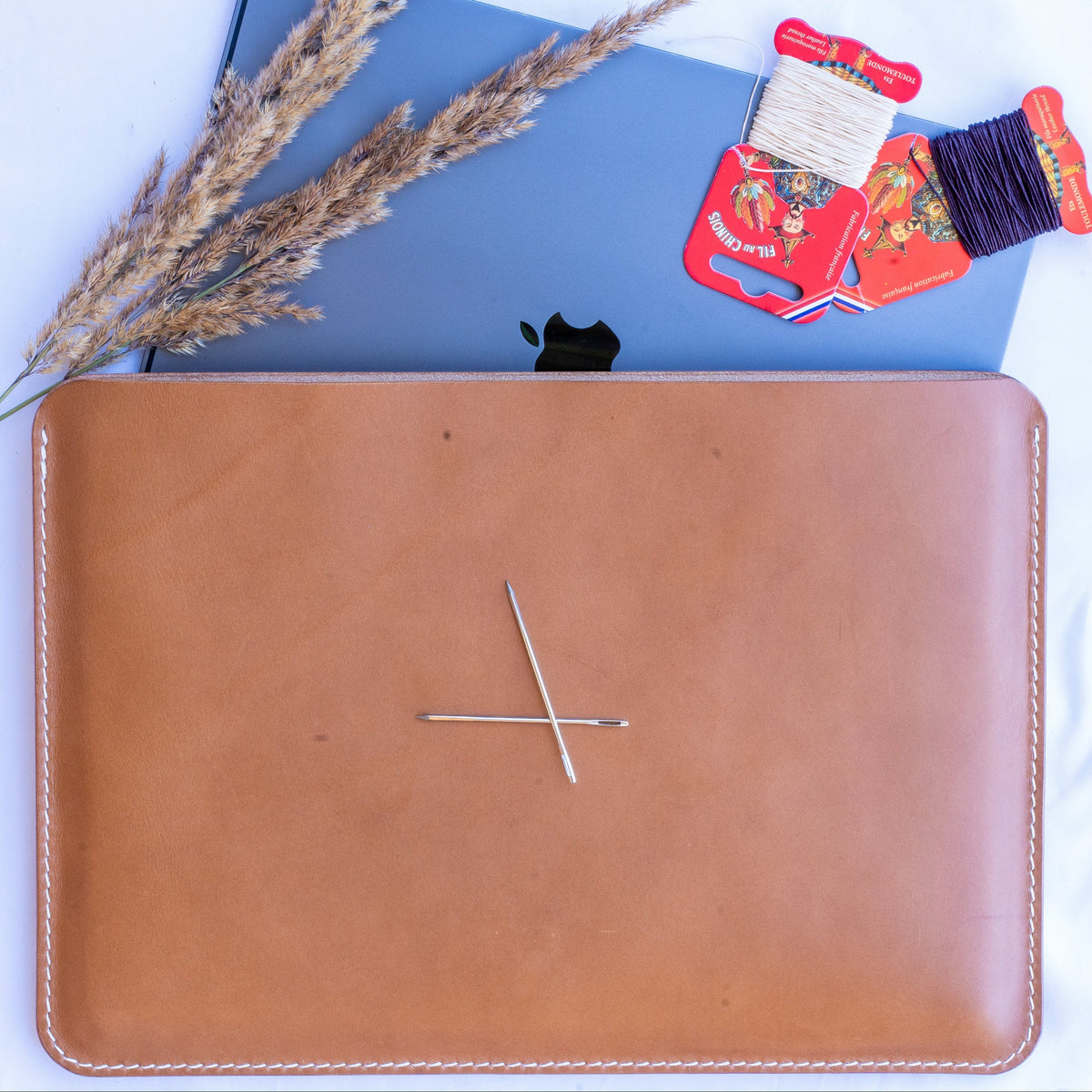 Handgefertigte MacBook Lederhülle | Buttero-Leder Conceria Walpier | Karamell | iPad & MacBook Sleeve 11–16 Zoll