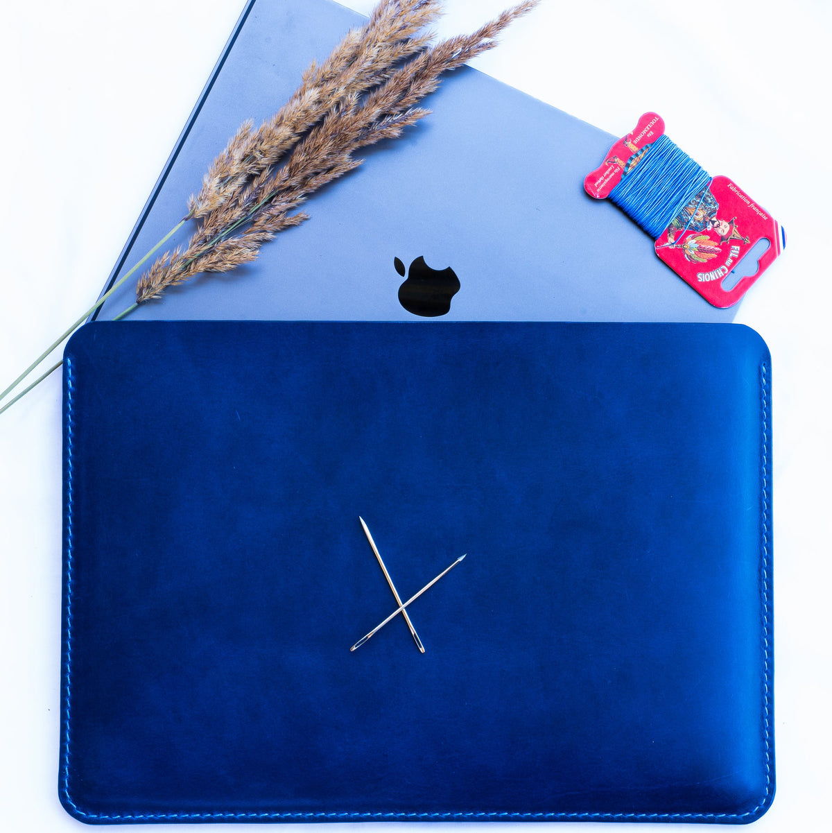 Handgefertigte MacBook Lederhülle | Buttero-Leder Conceria Walpier | Marineblau | iPad & MacBook Sleeve 11–16 Zoll