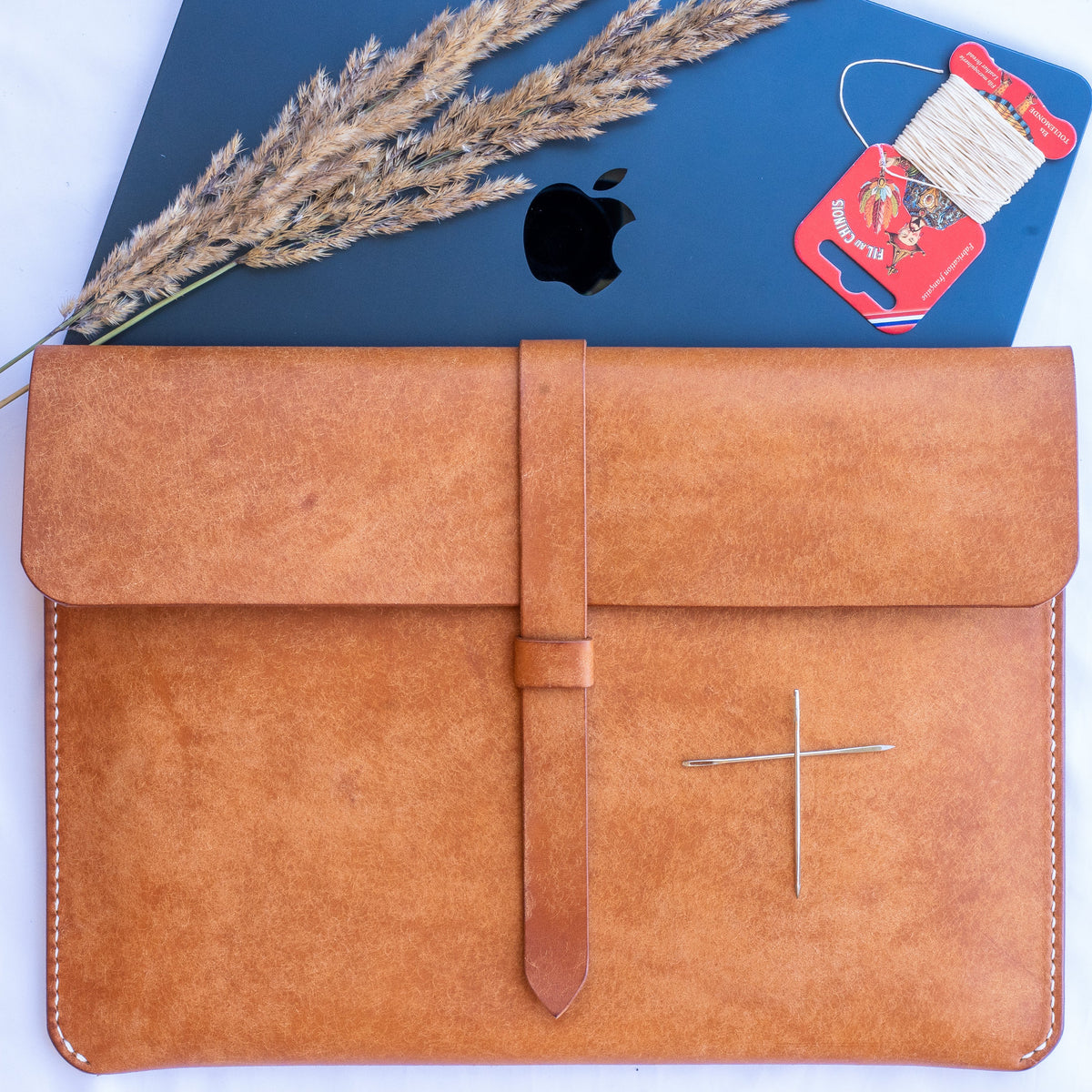 MacBook Ledertasche · Pueblo Olmo | Handgefertigt in Deutschland