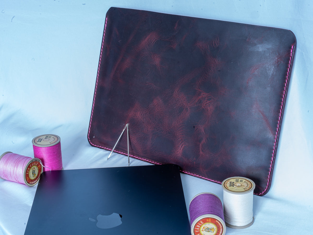 Housse MacBook en cuir cousue main | Housse en cuir Air Pro 13 14 15 16 | Badalassi Carlo | Bone