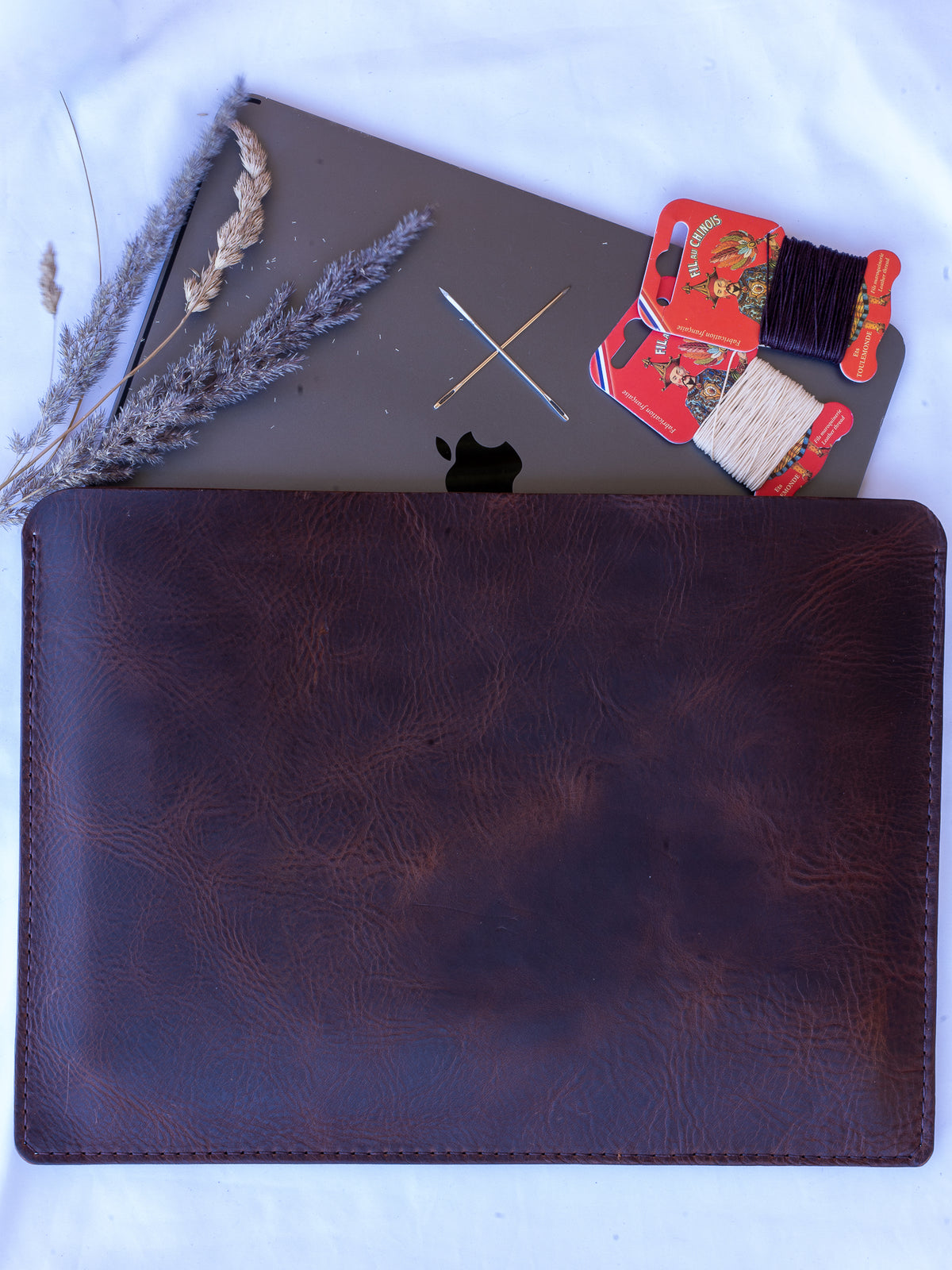 Housse MacBook en cuir cousue main | Housse en cuir Air Pro 13 14 15 16 | Badalassi Carlo | Bone