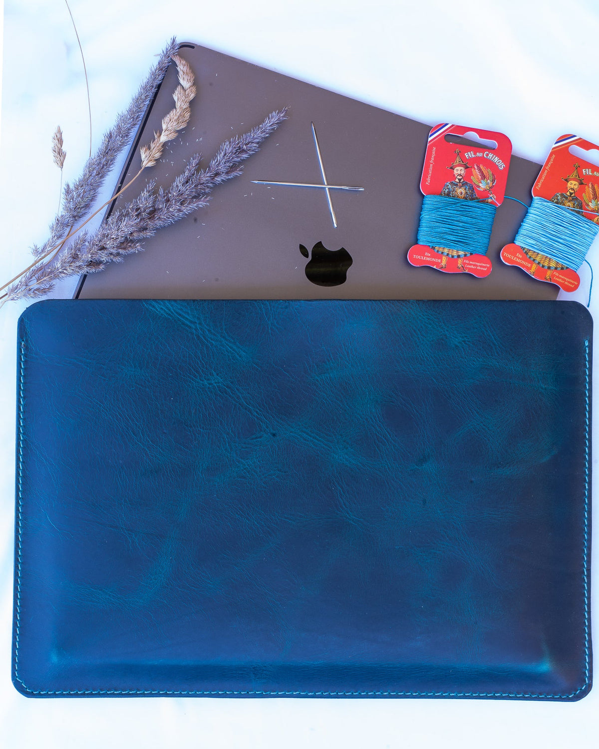 Housse MacBook en cuir cousue main | Housse en cuir Air Pro 13 14 15 16 | Badalassi Carlo | Bone