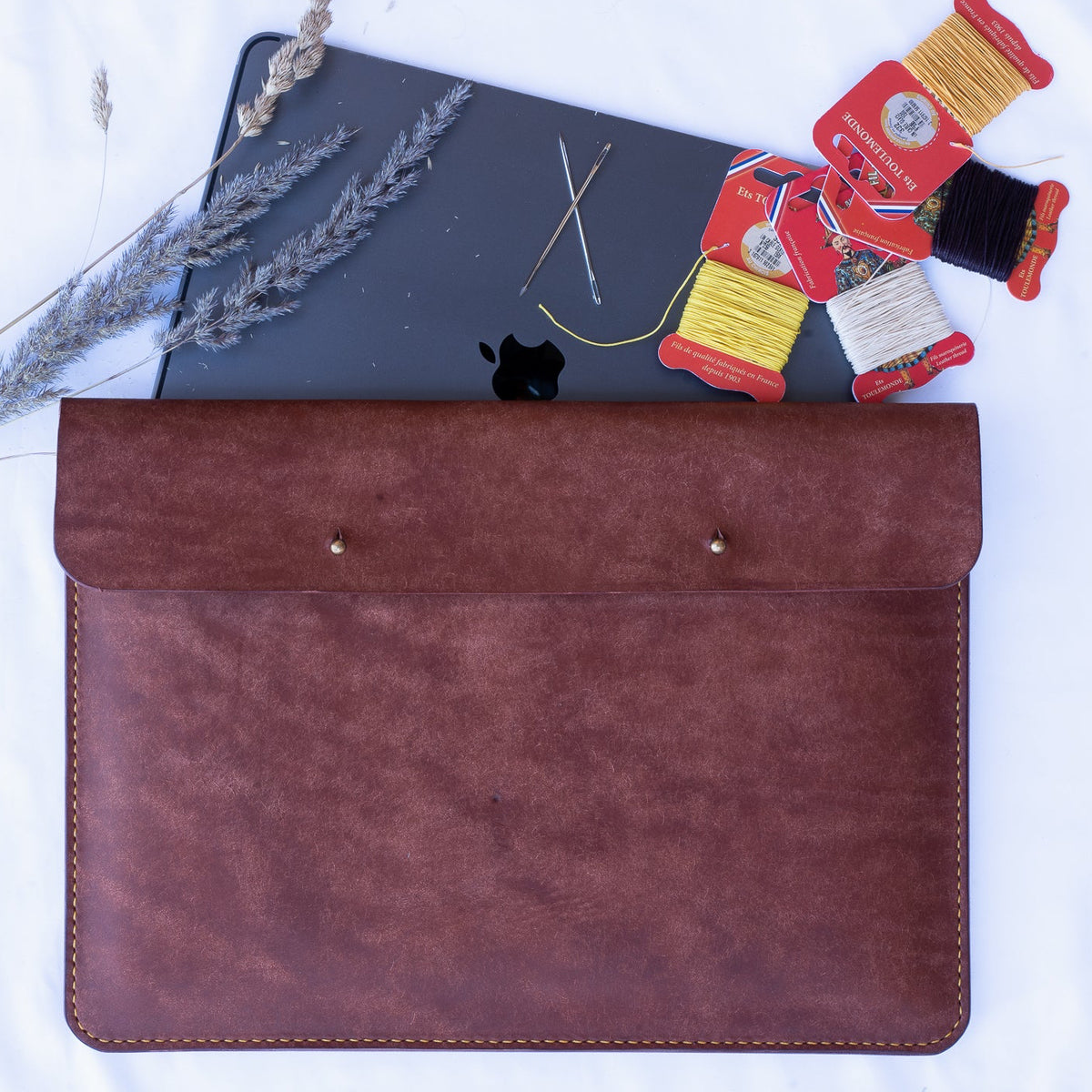 MacBook Ledertasche · Pueblo Whisky  Handgefertigt in Deutschland