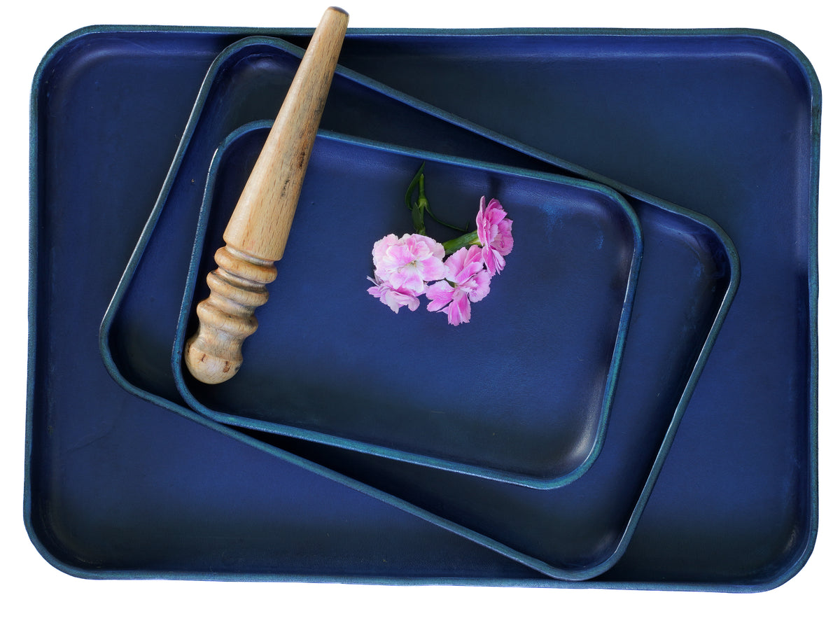Plateau de rangement en cuir bleu marine | Vide-poches et porte-clés en cuir tanné végétal | Plateau de bureau en cuir fait main