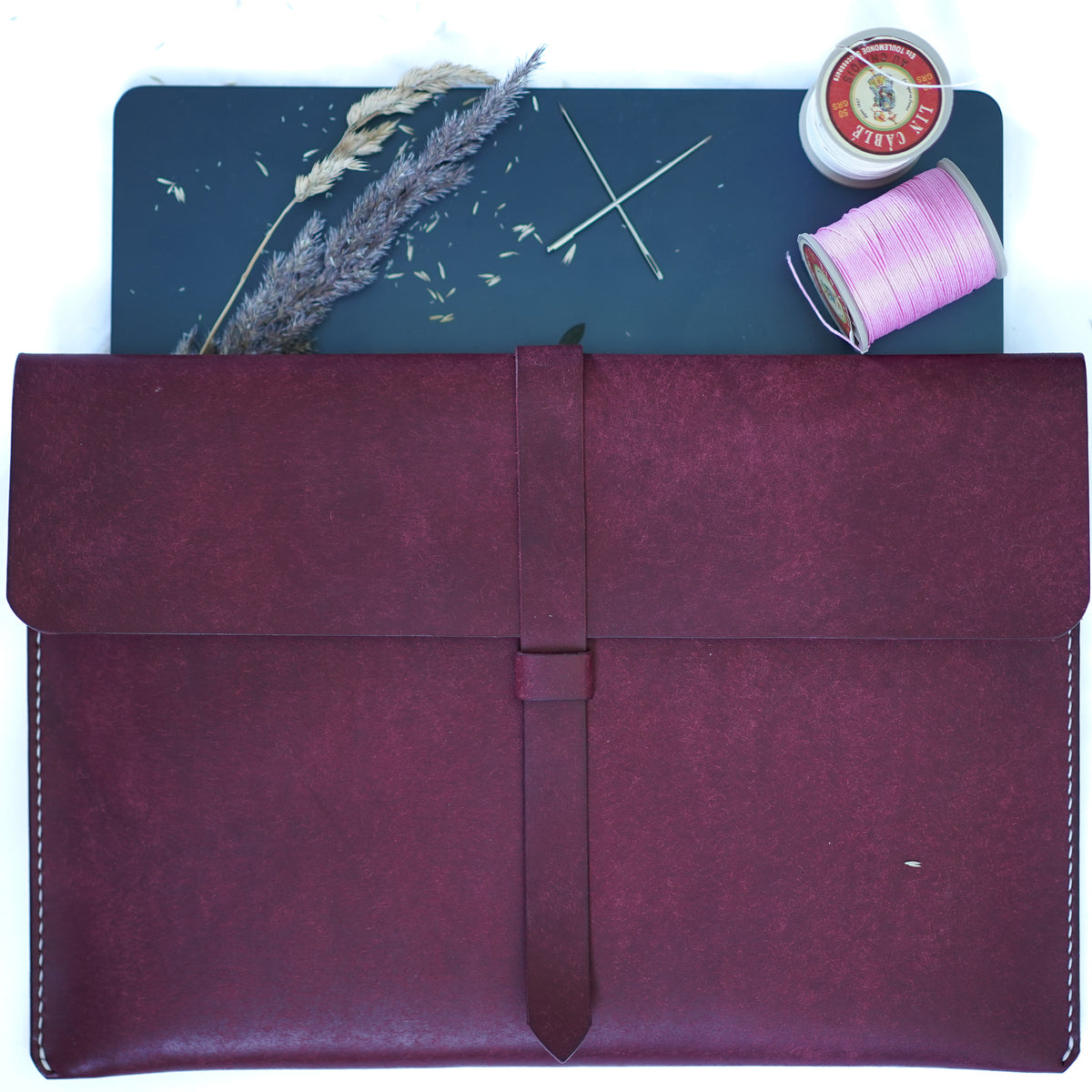 MacBook Ledertasche · Pueblo Purple| Handgefertigt in Deutschland