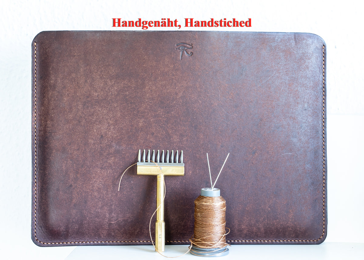 Handgenähte MacBook Hülle · Pueblo-Leder von Badalassi Carlo · Tabacco