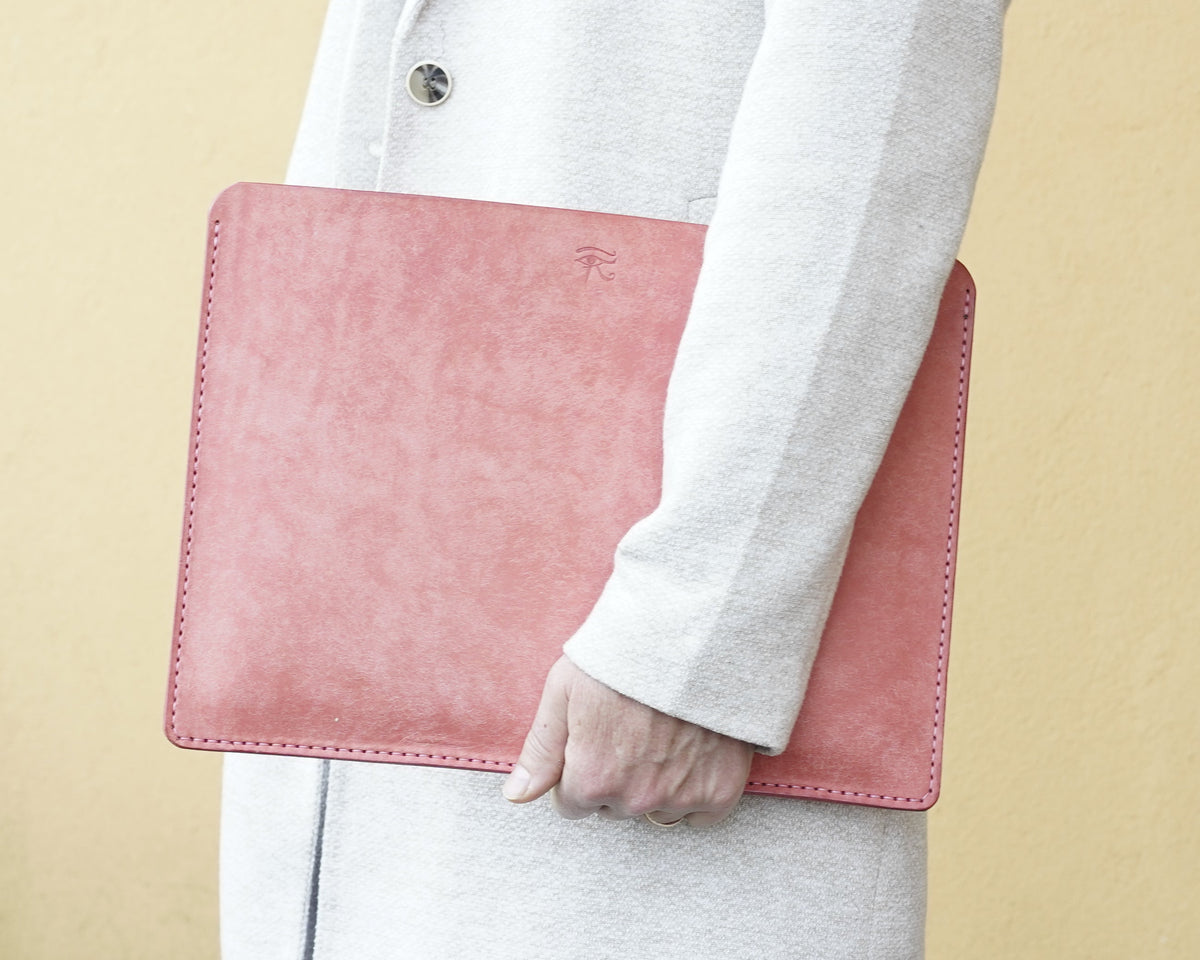 Handgenähte MacBook Hülle · Pueblo-Leder von Badalassi Carlo · Lila