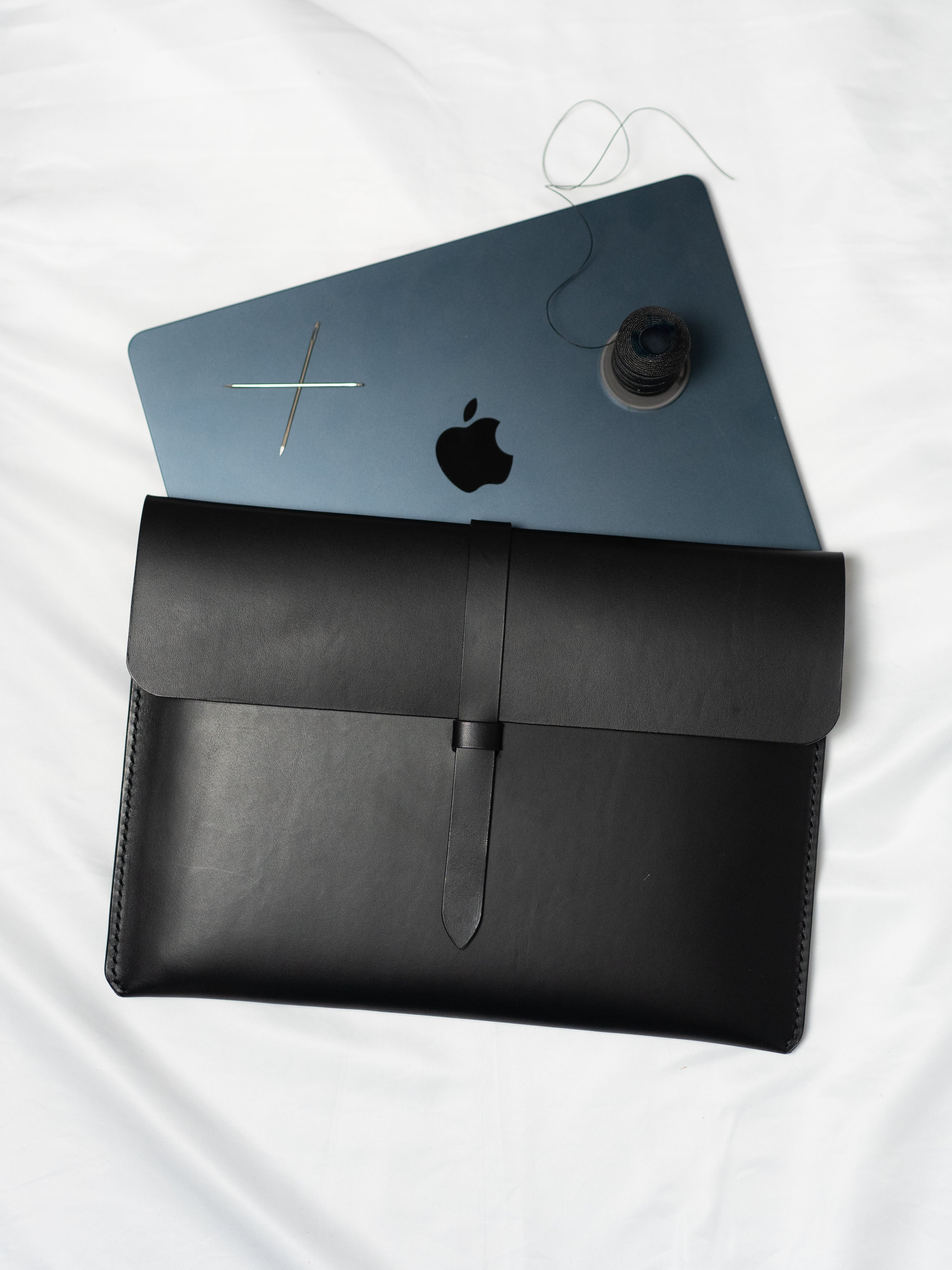Hand-stitched leather MacBook case | Leather case for Air Pro 13, 14, 15, 16 | Tuscan leather by the renowned Conceria Walpier