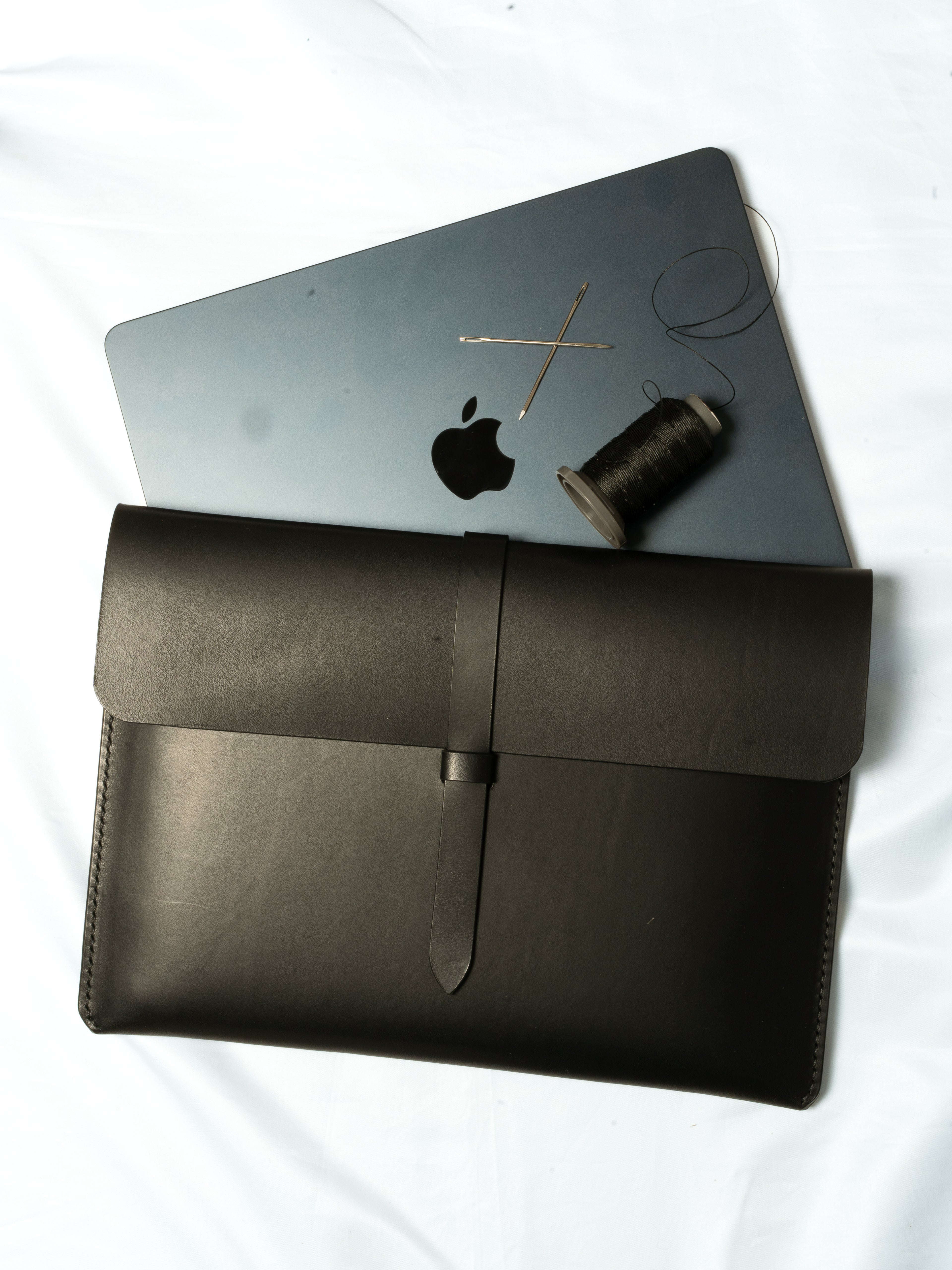 Hand-stitched leather MacBook case | Leather case for Air Pro 13, 14, 15, 16 | Tuscan leather by the renowned Conceria Walpier