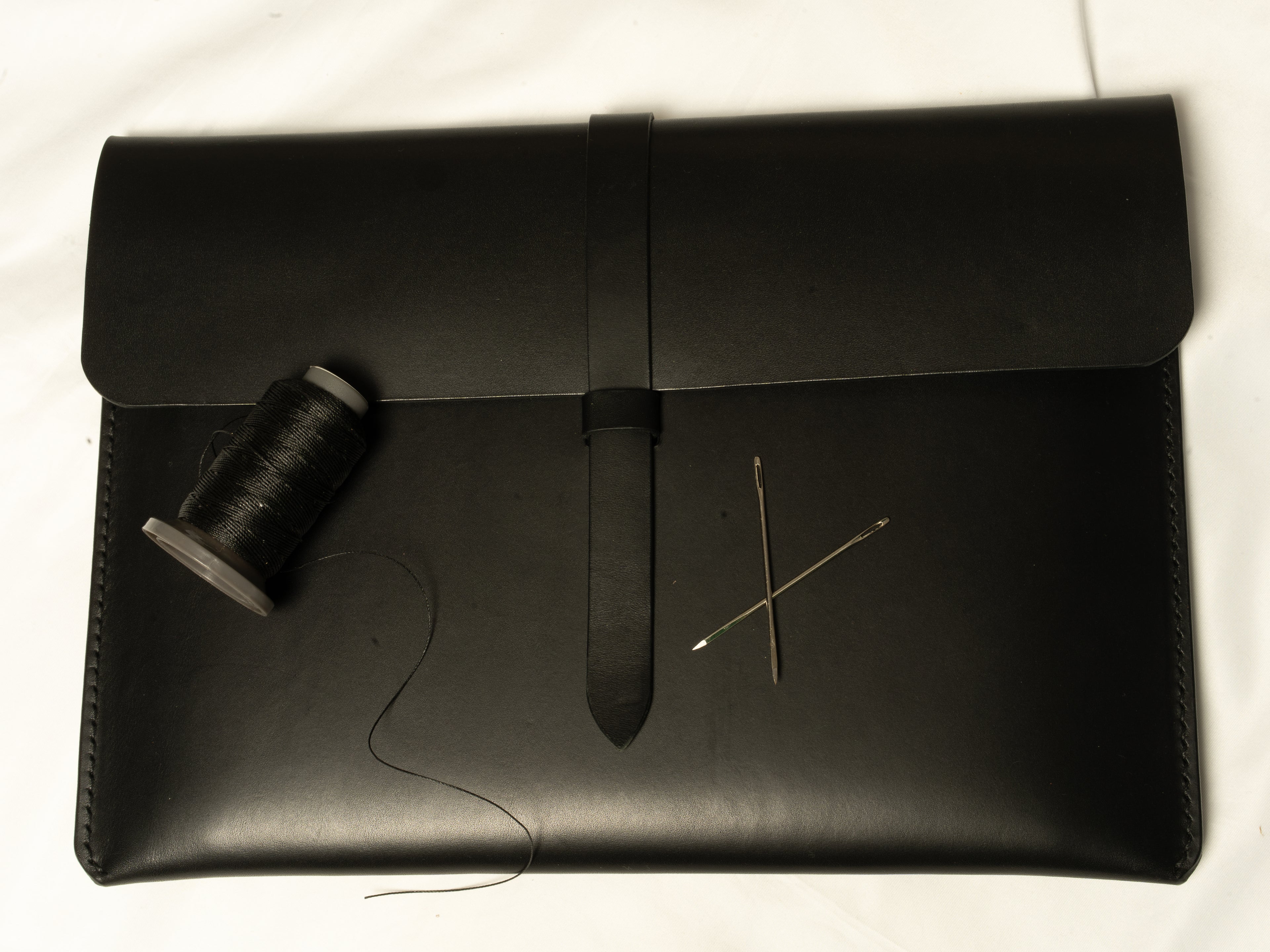 Hand-stitched leather MacBook case | Leather case for Air Pro 13, 14, 15, 16 | Tuscan leather by the renowned Conceria Walpier