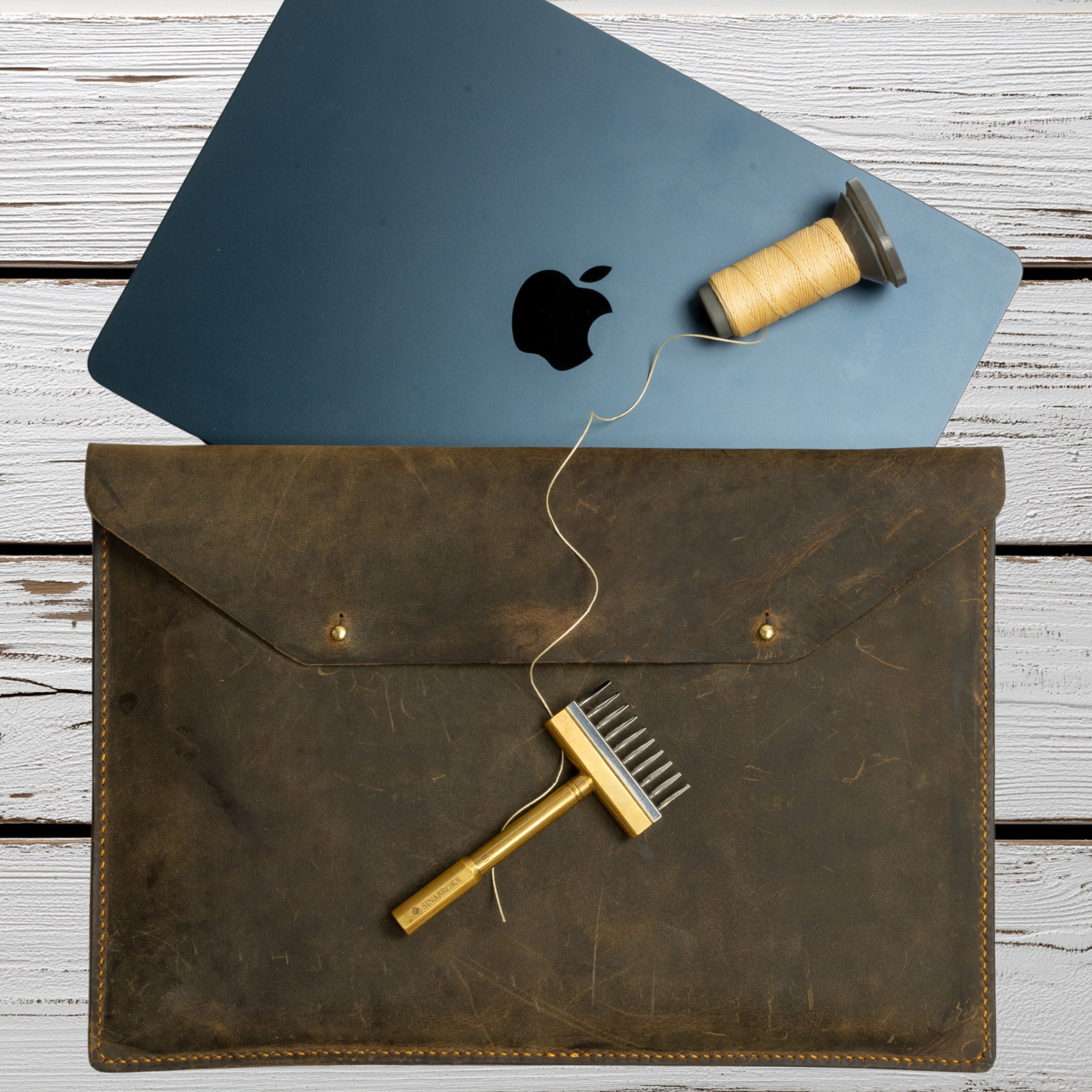 Handmade leather MacBook case | MacBook sleeve for Air Pro 13-16" | Vegetable-tanned iPad case | Made in Germany