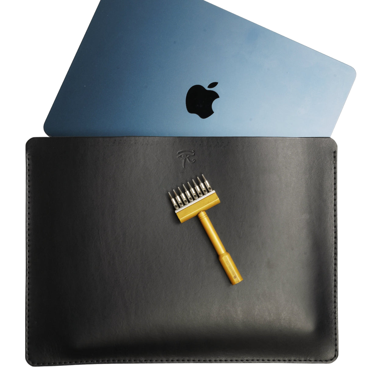 Handgefertigte MacBook Lederhülle | Buttero-Leder Conceria Walpier | Schwarz | iPad & MacBook Sleeve 11–16 Zoll (Kopie)